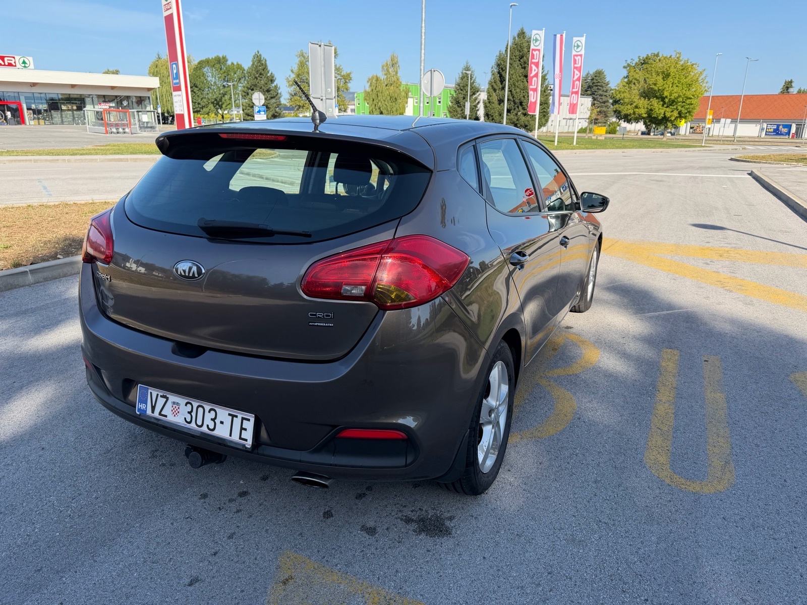Kia Ceed (cee'd) 1,6 CRDi EX, fotografija 12
