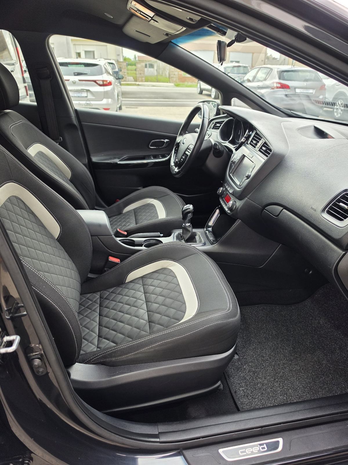 Kia Ceed (cee'd) 1,6 CRDi GT LINE, fotografija 10