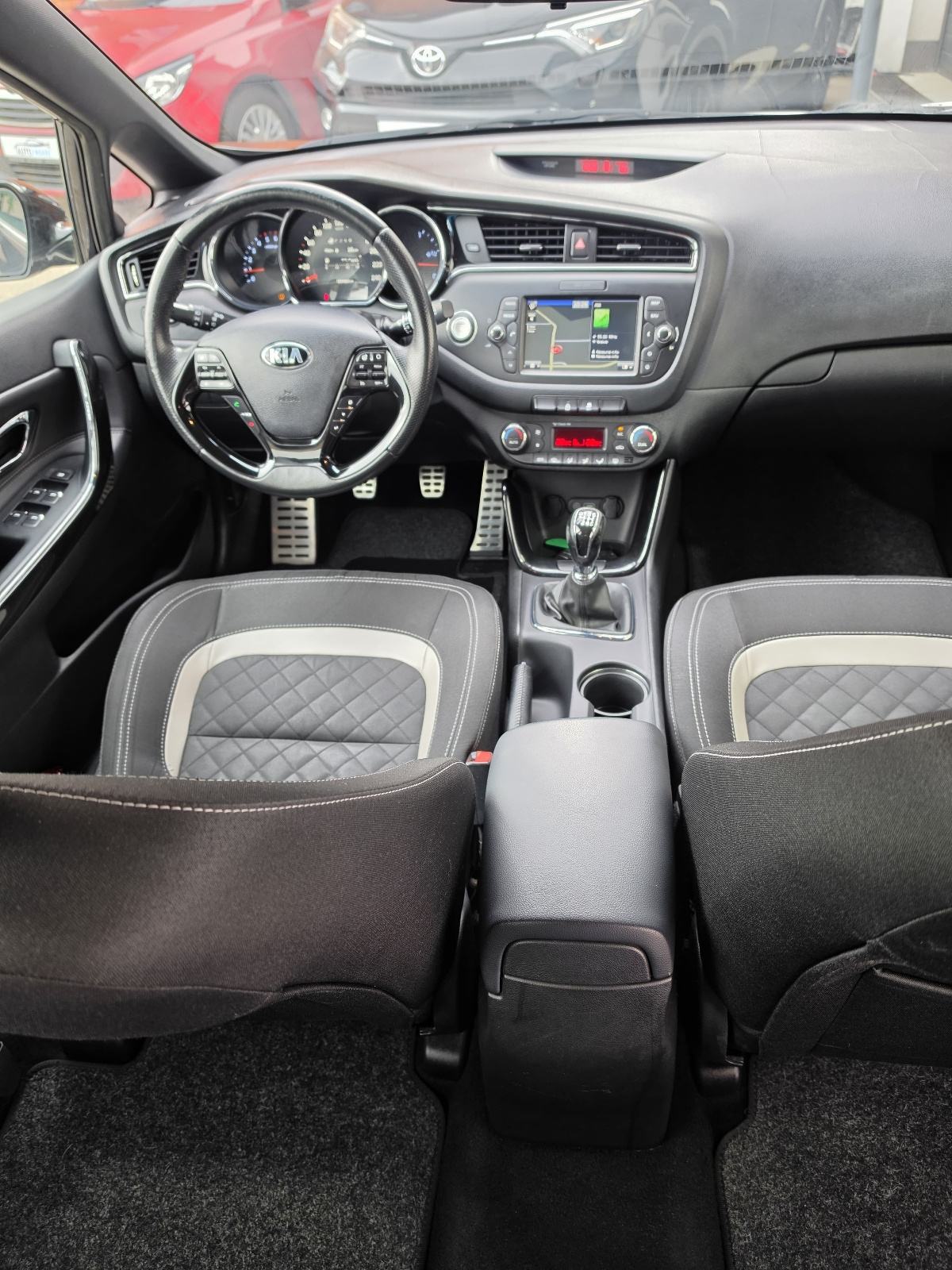 Kia Ceed (cee'd) 1,6 CRDi GT LINE, fotografija 12