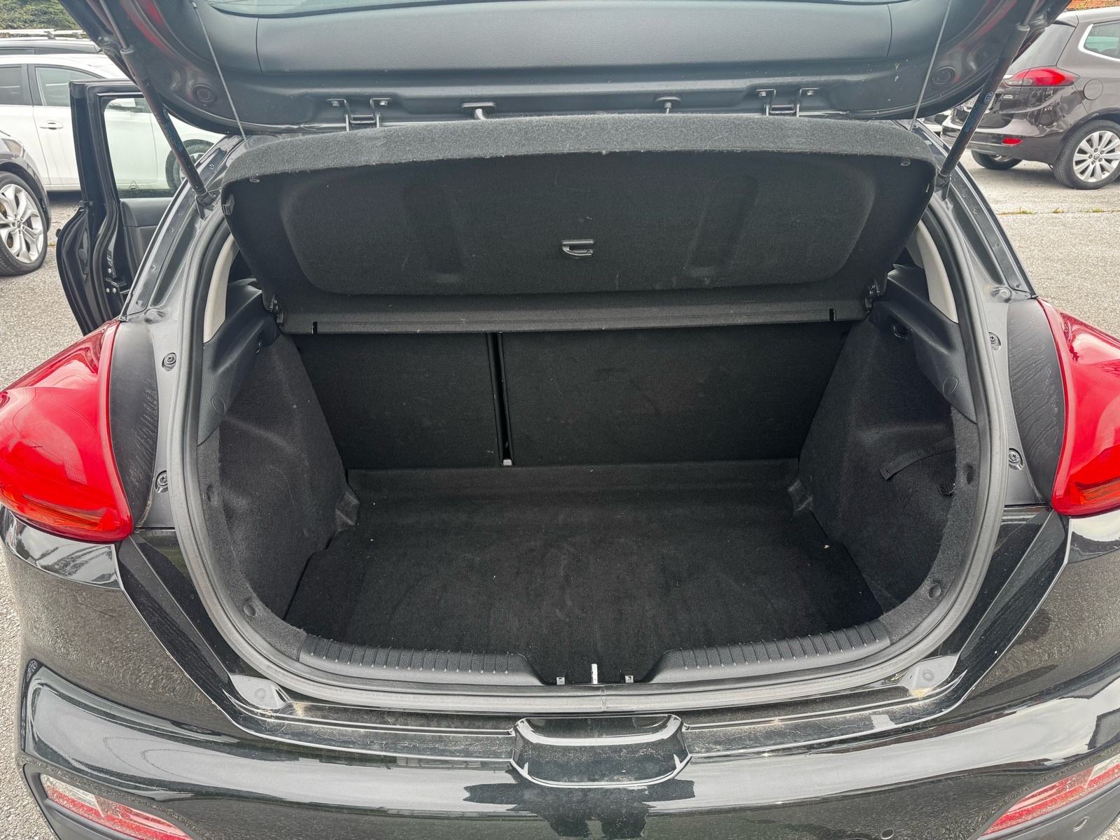 Kia Ceed (cee'd) 1,6 CRDi LX Alu eco, fotografija 10