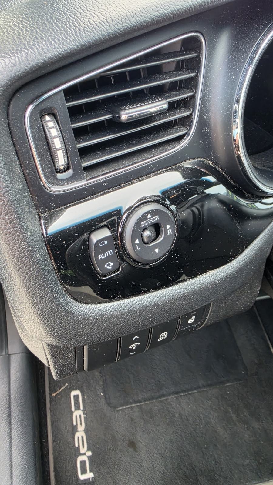 Kia Ceed (cee'd) 1,6 CRDi LX Alu, fotografija 12