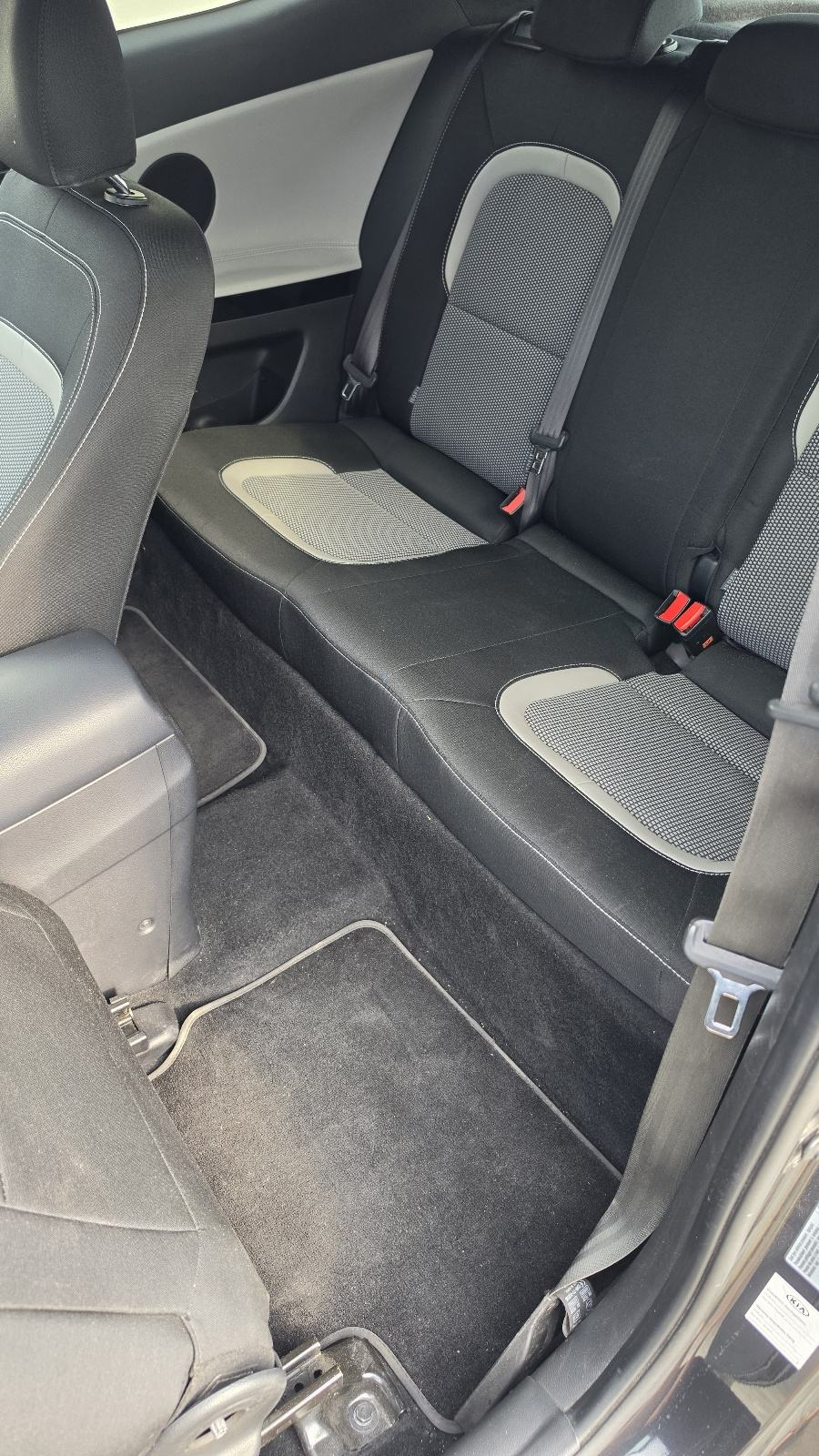 Kia Ceed (cee'd) 1,6 CRDi LX Alu, fotografija 11