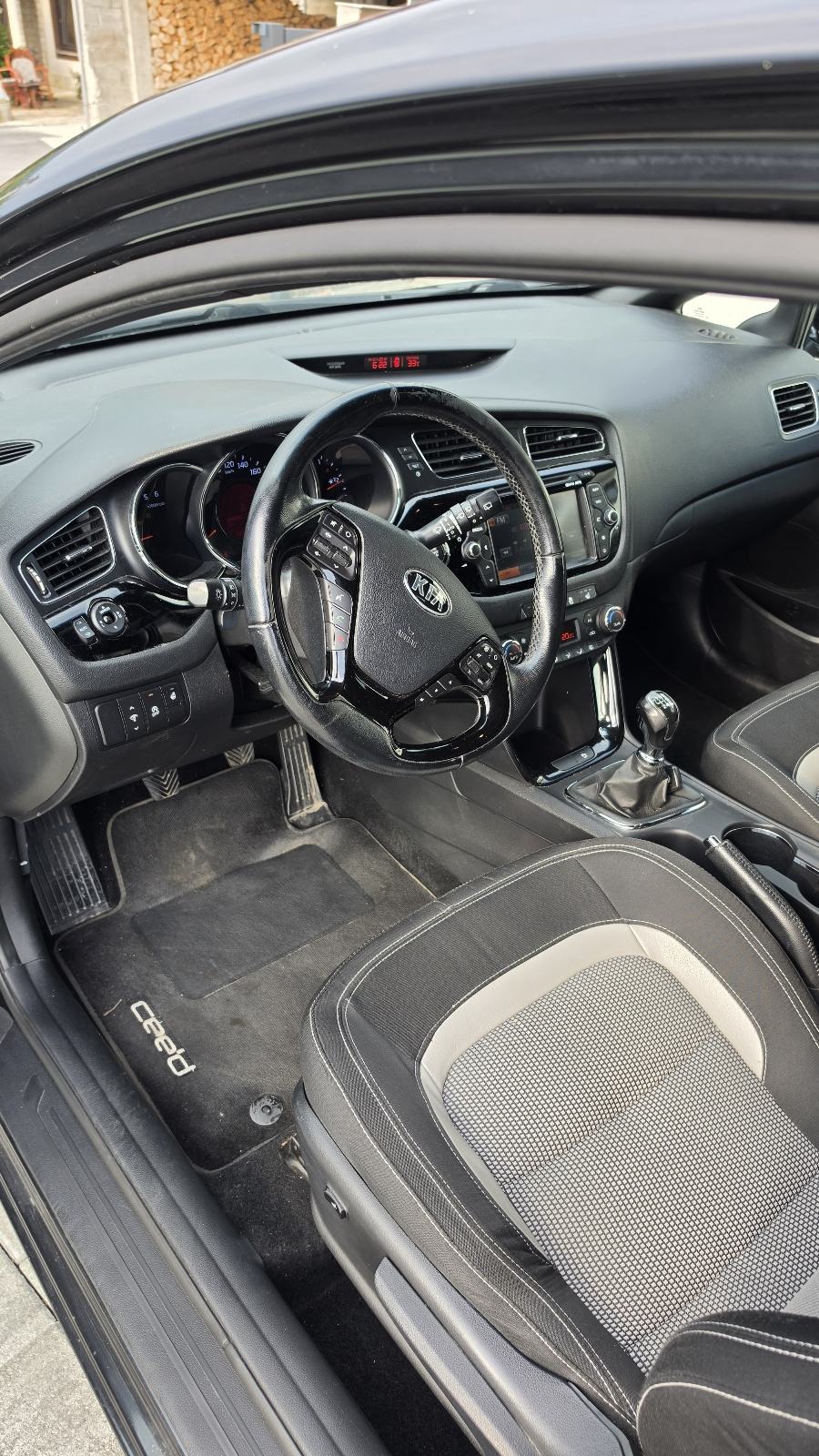 Kia Ceed (cee'd) 1,6 CRDi LX Alu, fotografija 8