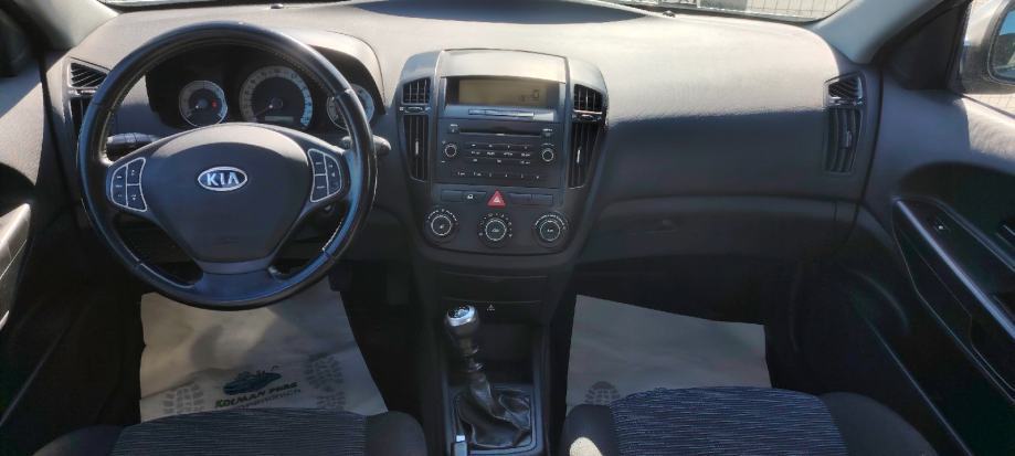 Kia Ceed (cee'd) 1,6 CRDi LX, fotografija 10