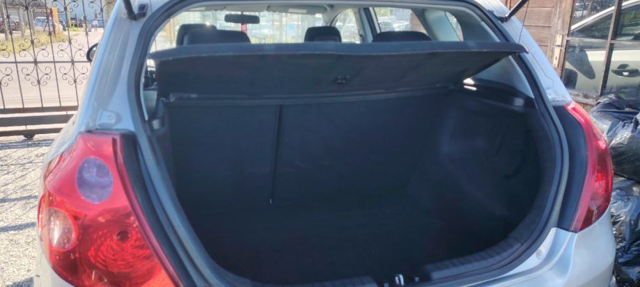Kia Ceed (cee'd) 1,6 CRDi LX, fotografija 12