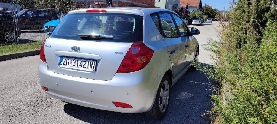 Kia Ceed (cee'd) 1,6 CRDi LX, fotografija 6