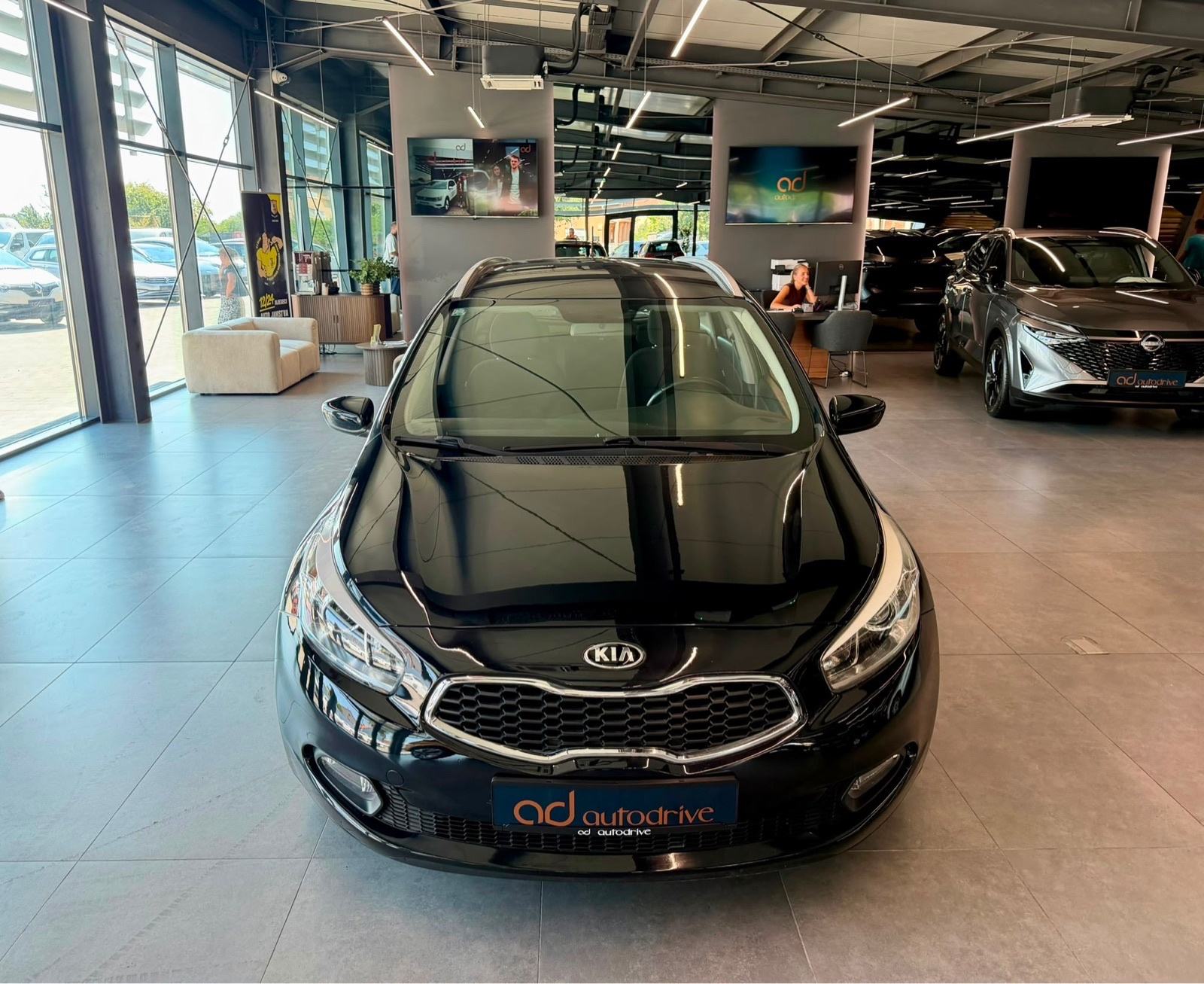 Kia Ceed SW 1,6 CRDi • NAVI • ALU16" • KLIMA • AUTOKREDIT, fotografija 3