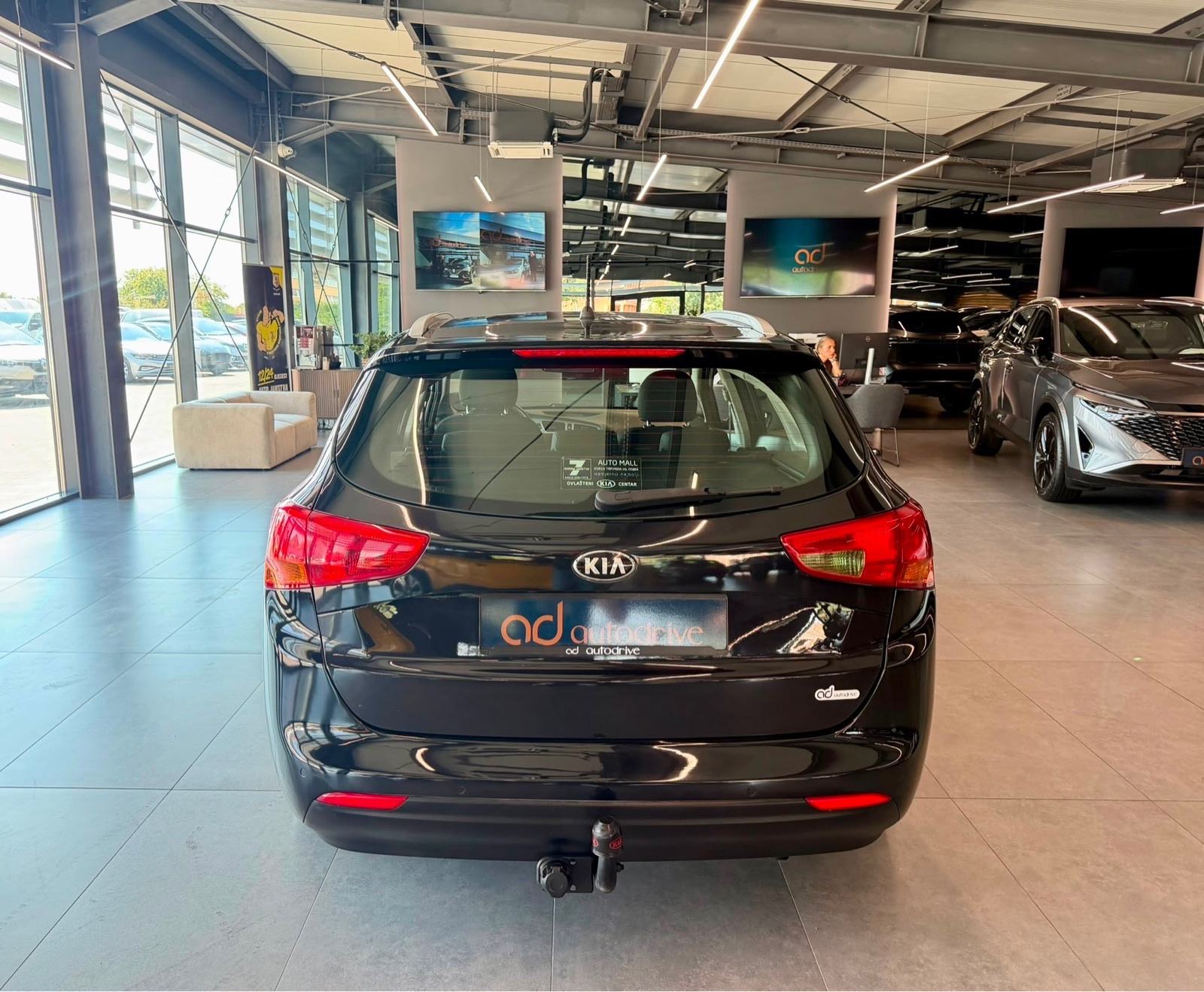Kia Ceed SW 1,6 CRDi • NAVI • ALU16" • KLIMA • AUTOKREDIT, fotografija 6