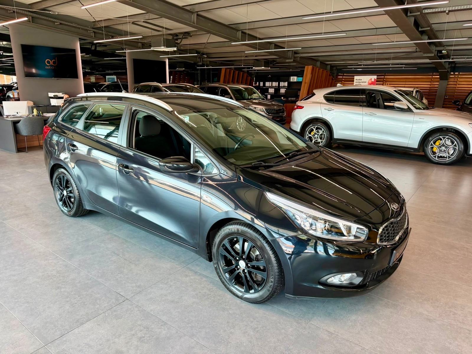 Kia Ceed SW 1,6 CRDi • NAVI • ALU16" • KLIMA • AUTOKREDIT, fotografija 10
