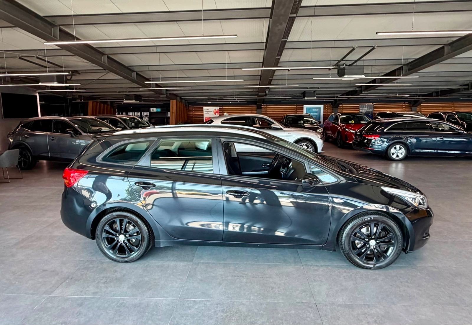 Kia Ceed SW 1,6 CRDi • NAVI • ALU16" • KLIMA • AUTOKREDIT, fotografija 9