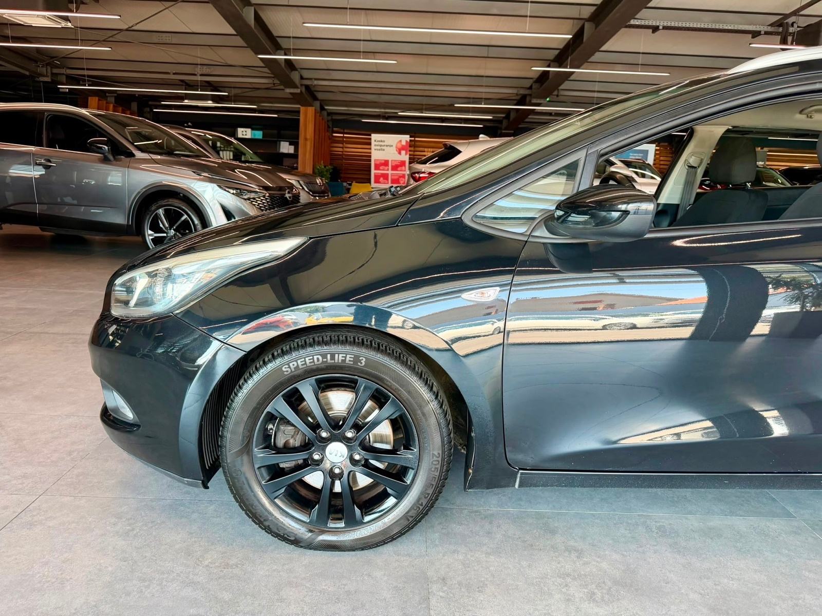 Kia Ceed SW 1,6 CRDi • NAVI • ALU16" • KLIMA • AUTOKREDIT, fotografija 11