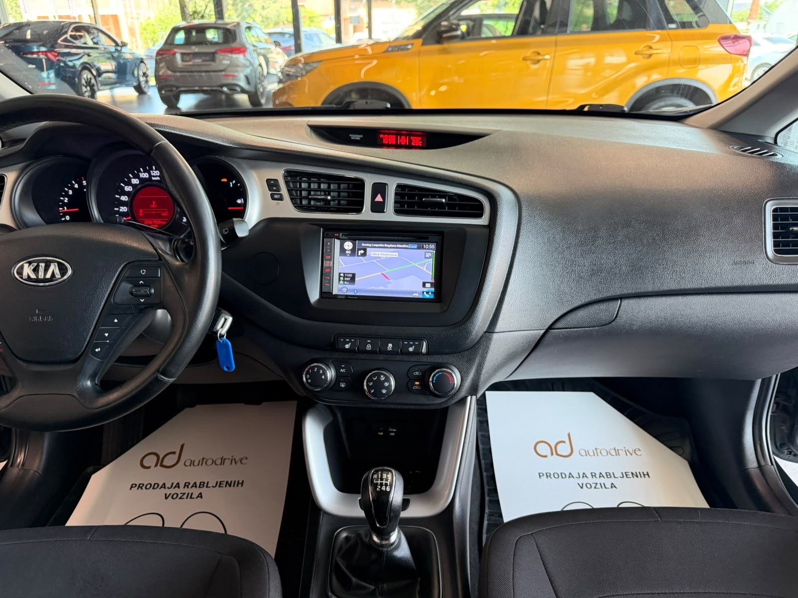 Kia Ceed SW 1,6 CRDi • NAVI • ALU16" • KLIMA • AUTOKREDIT, fotografija 18
