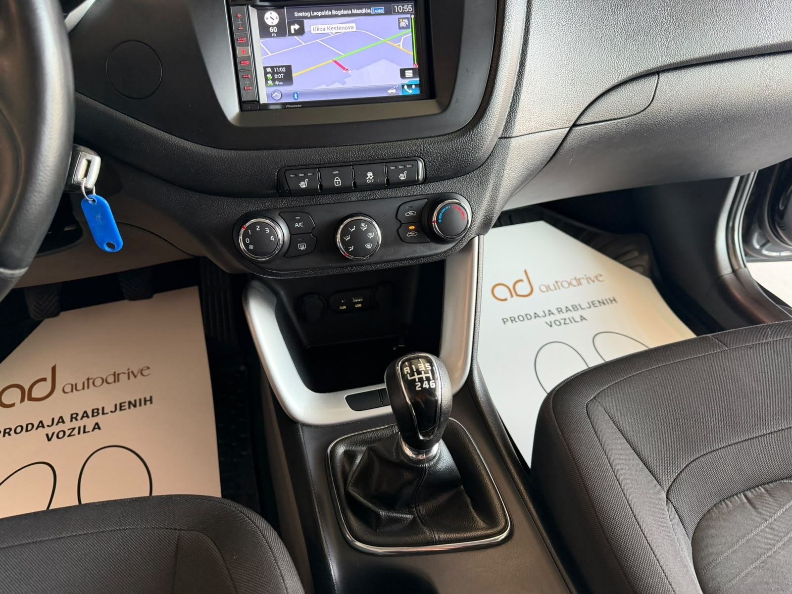 Kia Ceed SW 1,6 CRDi • NAVI • ALU16" • KLIMA • AUTOKREDIT, fotografija 19