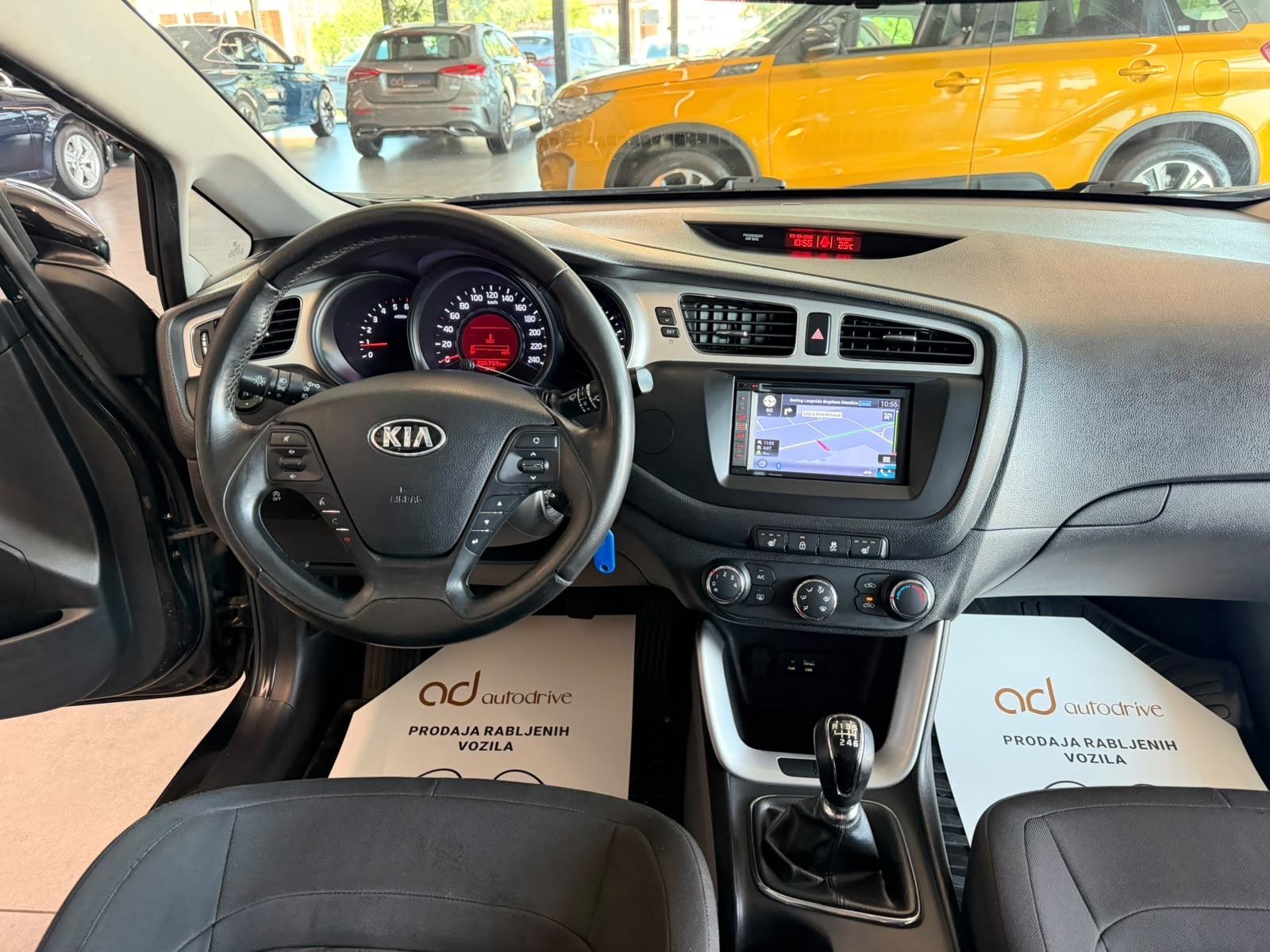 Kia Ceed SW 1,6 CRDi • NAVI • ALU16" • KLIMA • AUTOKREDIT, fotografija 16