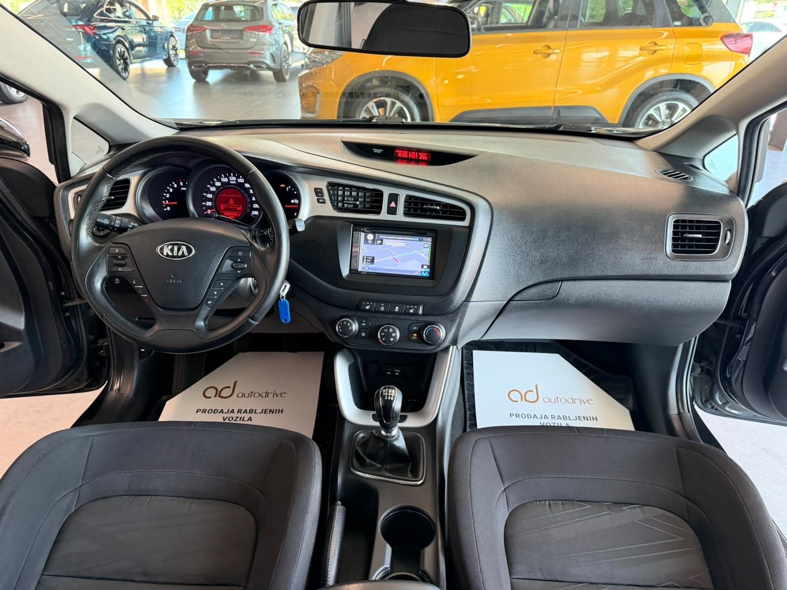 Kia Ceed SW 1,6 CRDi • NAVI • ALU16" • KLIMA • AUTOKREDIT, fotografija 15