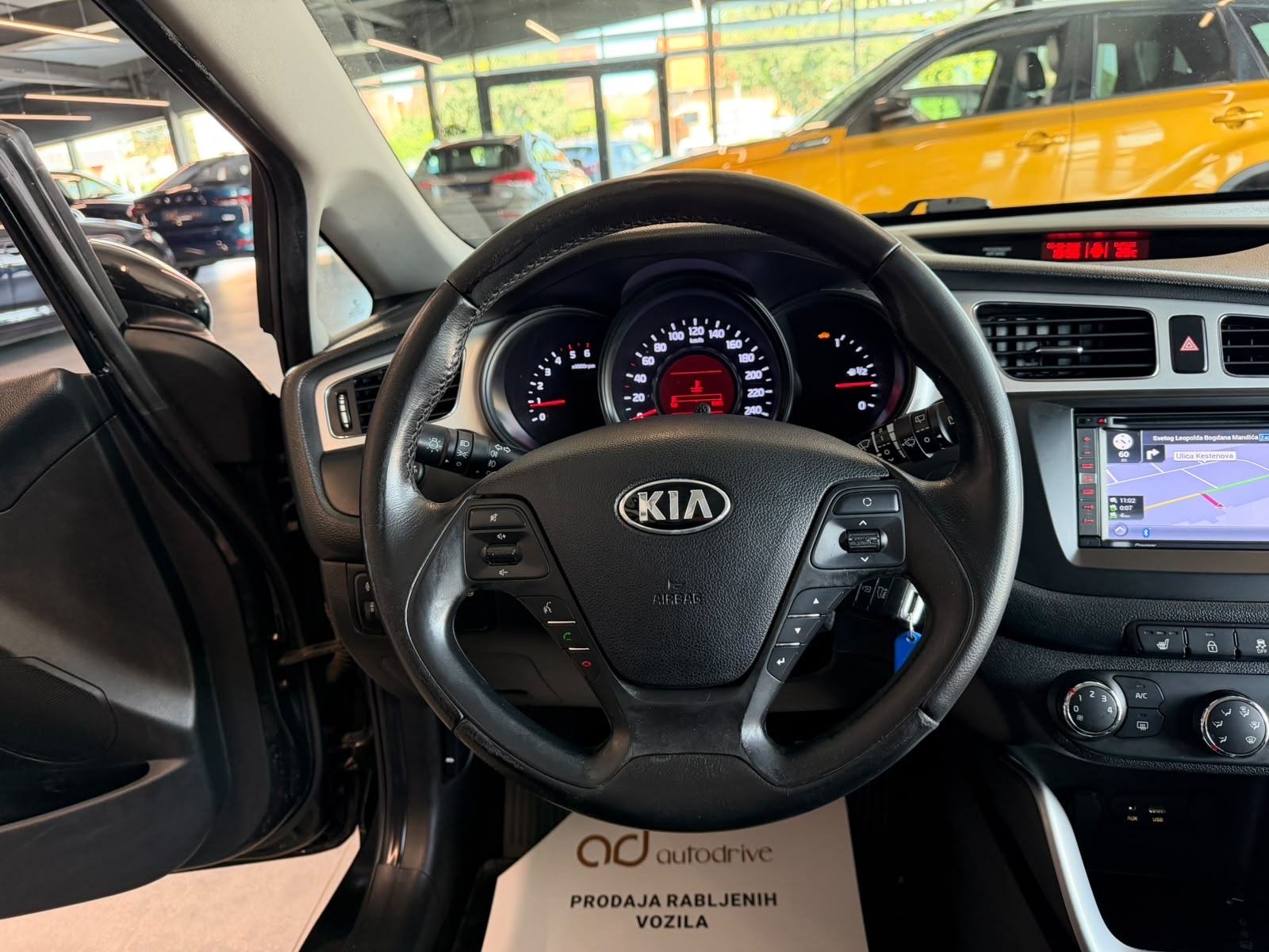 Kia Ceed SW 1,6 CRDi • NAVI • ALU16" • KLIMA • AUTOKREDIT, fotografija 17
