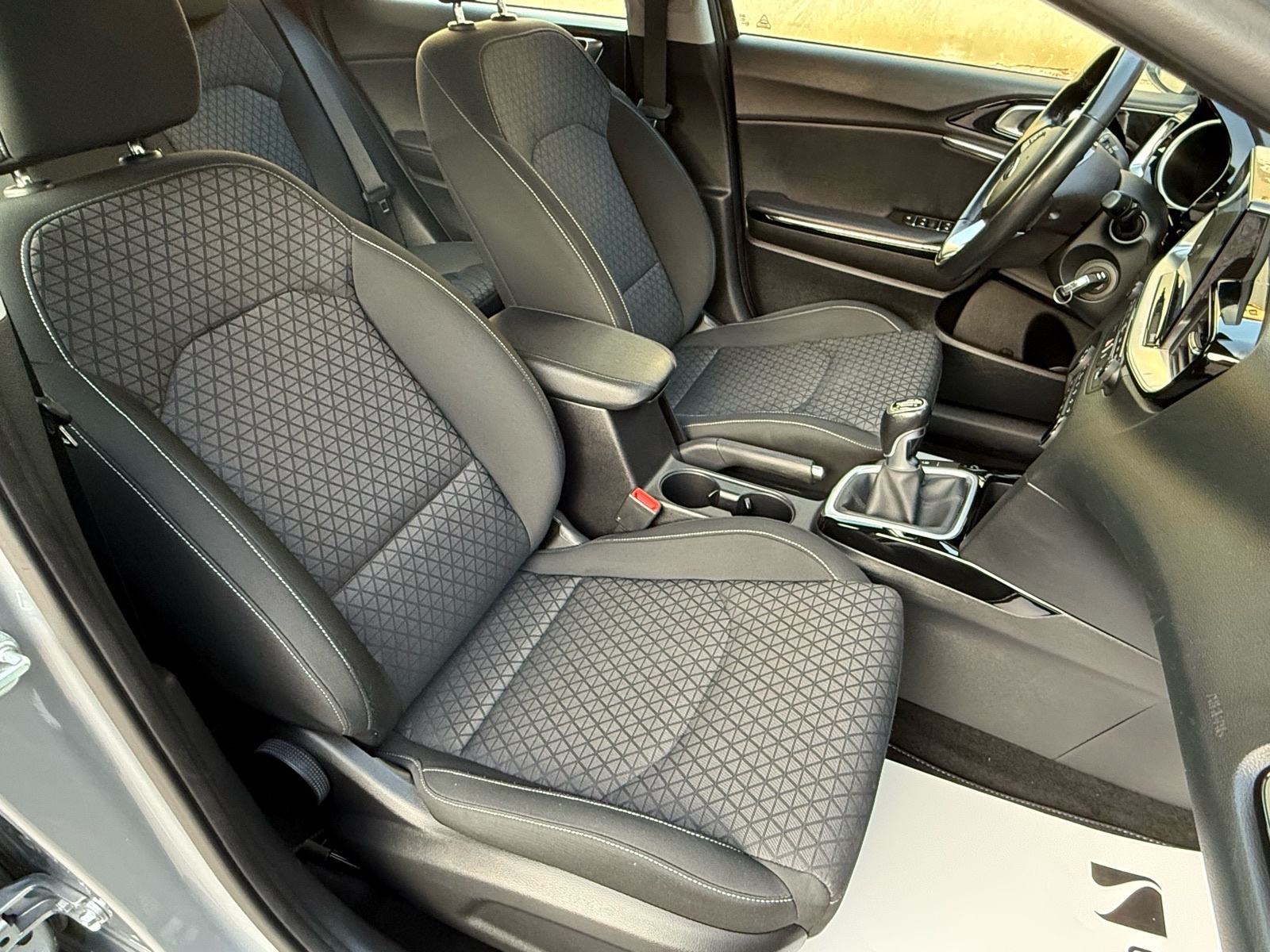 Kia Ceed (cee'd) 1,6 CRDi, fotografija 16