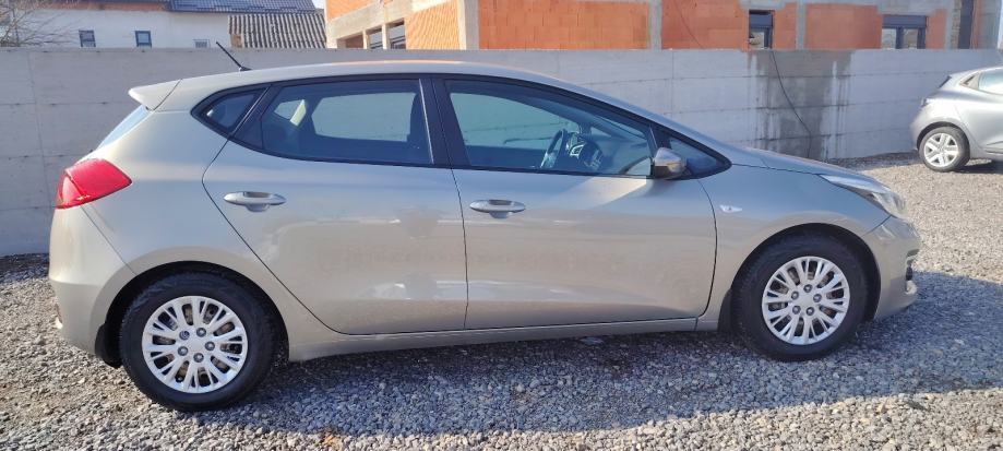 Kia Ceed (cee'd) 1,6 CRDi, fotografija 6