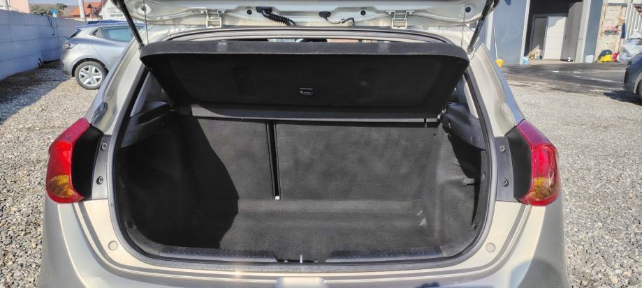 Kia Ceed (cee'd) 1,6 CRDi, fotografija 13