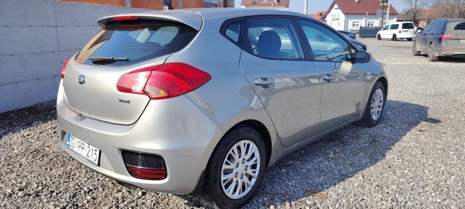 Kia Ceed (cee'd) 1,6 CRDi, fotografija 11