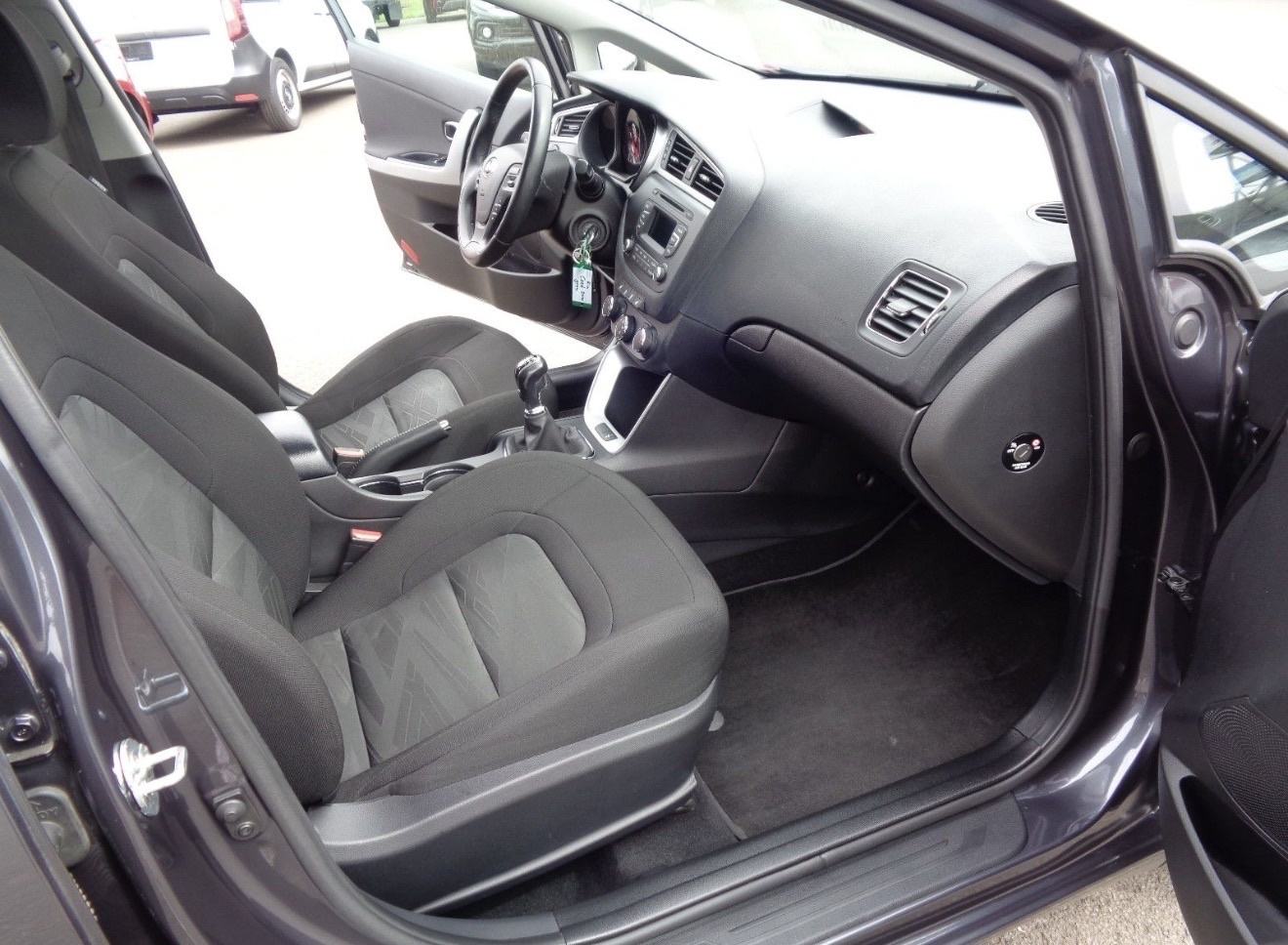 Kia Ceed (cee'd) 1,6 CRDi, fotografija 8