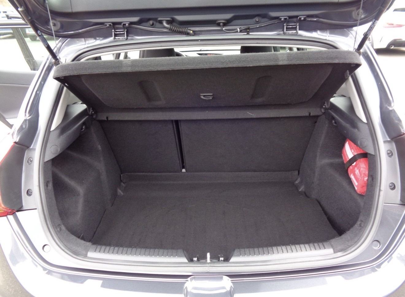 Kia Ceed (cee'd) 1,6 CRDi, fotografija 12