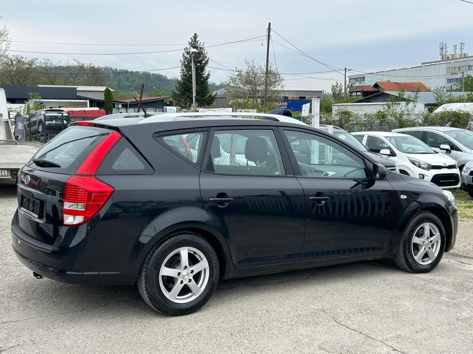 Kia Ceed (cee'd) Sportswagon 1,4 reg. do 06/27, fotografija 4