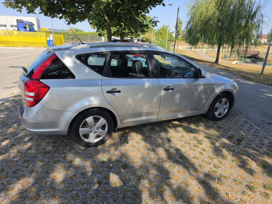 Kia Ceed (cee'd) Sportswagon 1,6, fotografija 3