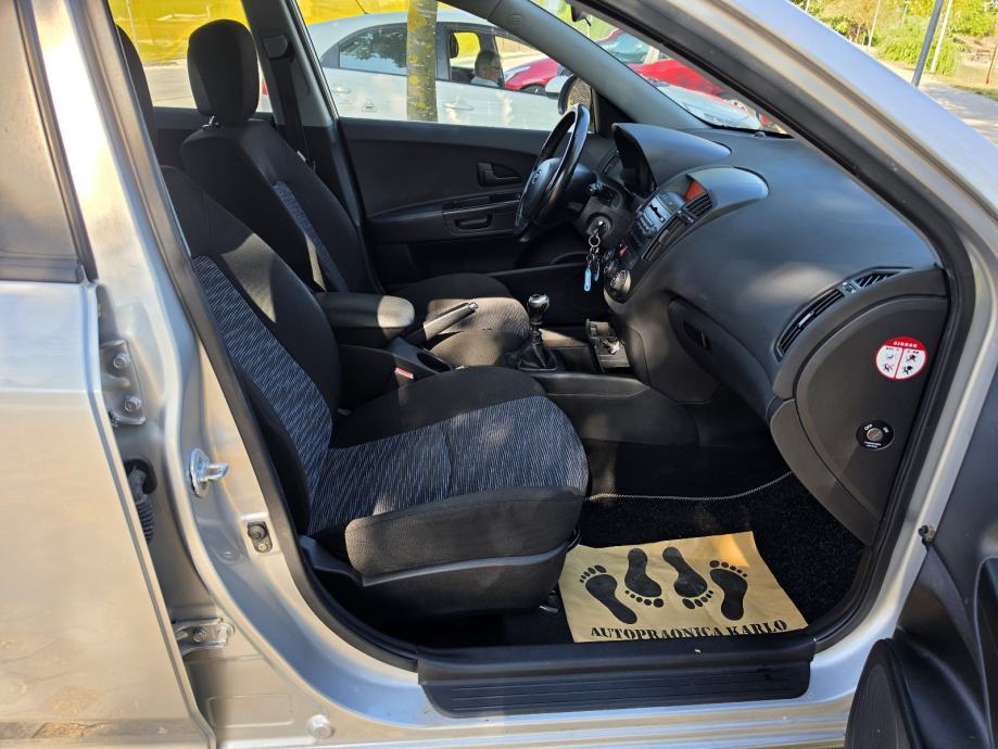 Kia Ceed (cee'd) Sportswagon 1,6, fotografija 5