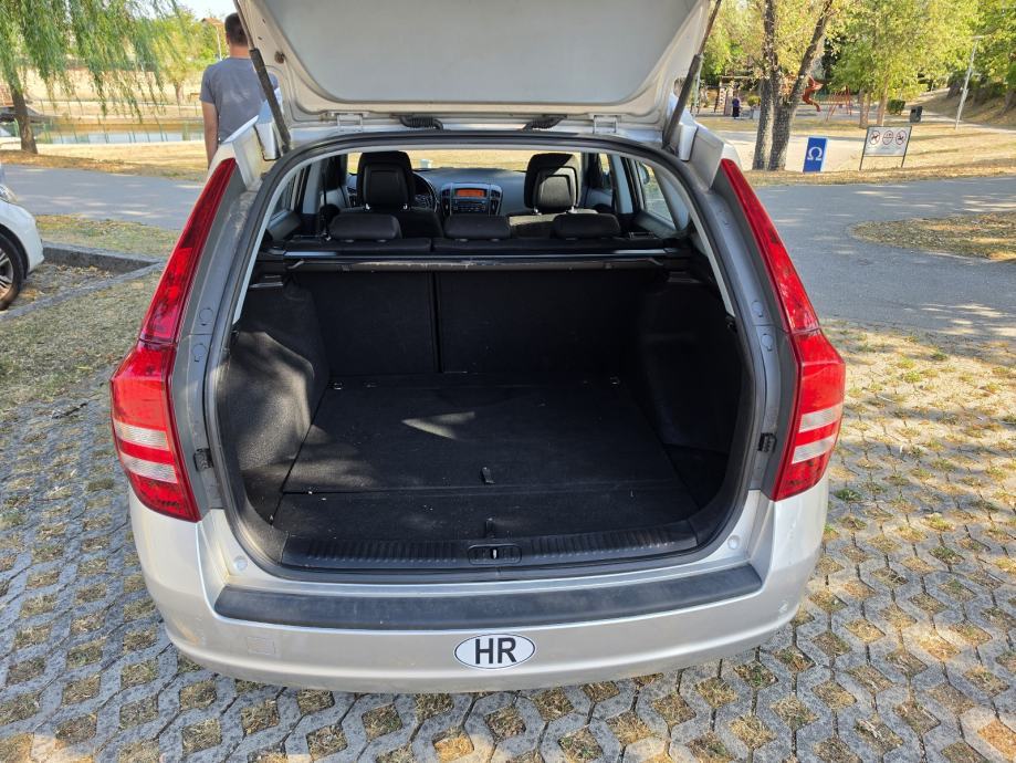 Kia Ceed (cee'd) Sportswagon 1,6, fotografija 6