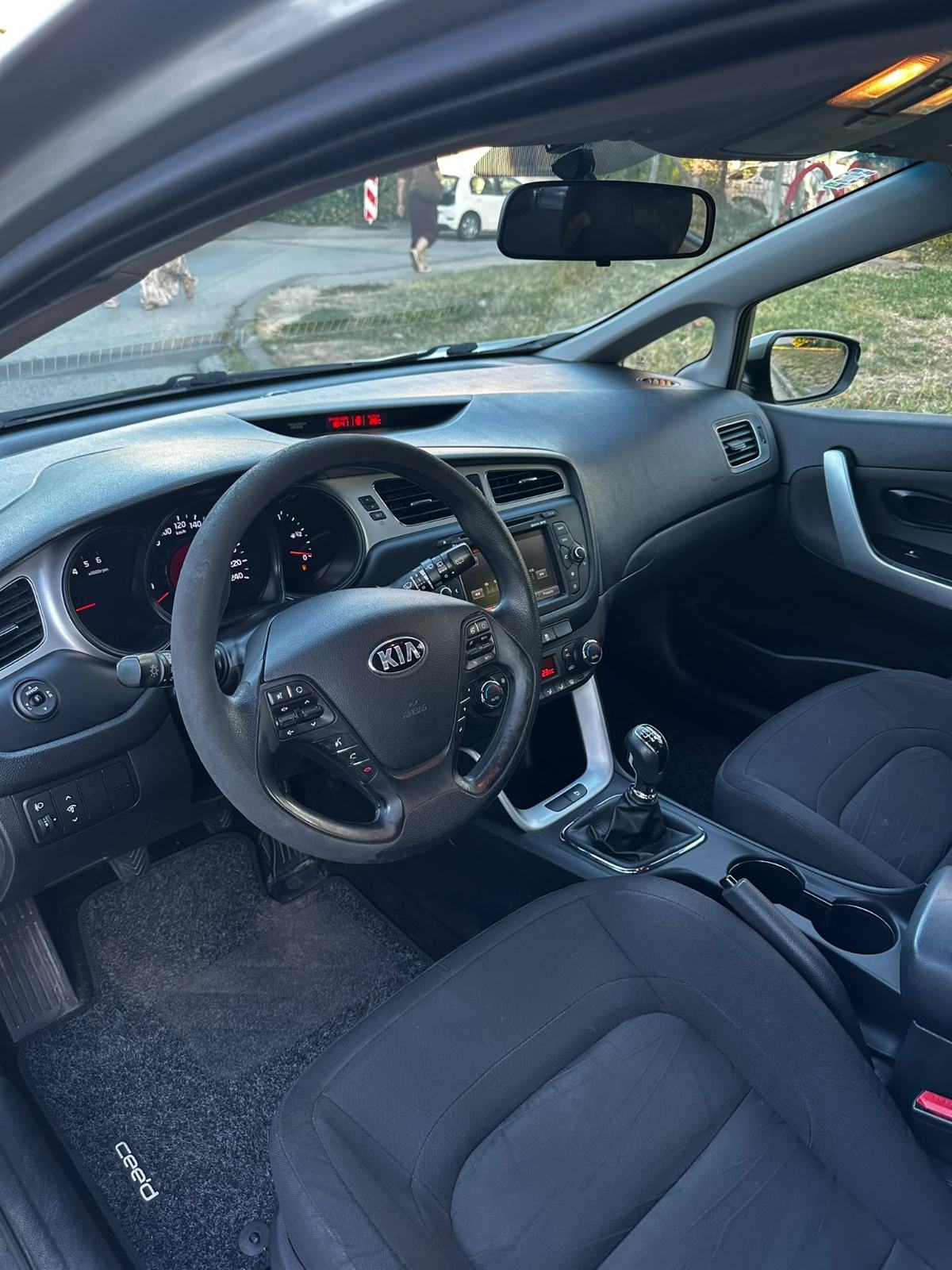 Kia Ceed Sportswagon 1,4 CRDI*Navi*Kamera*Servisna*Odlično stanje*, fotografija 9