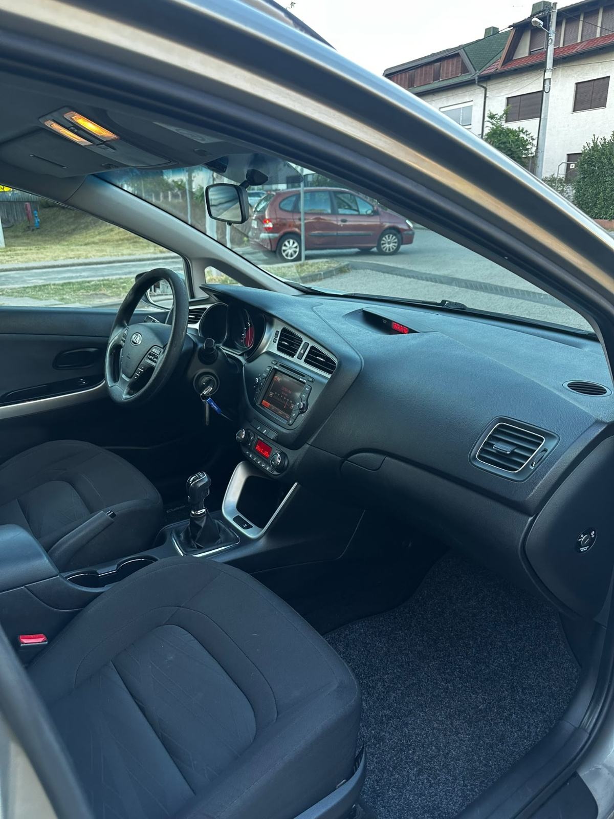 Kia Ceed Sportswagon 1,4 CRDI*Navi*Kamera*Servisna*Odlično stanje*, fotografija 10
