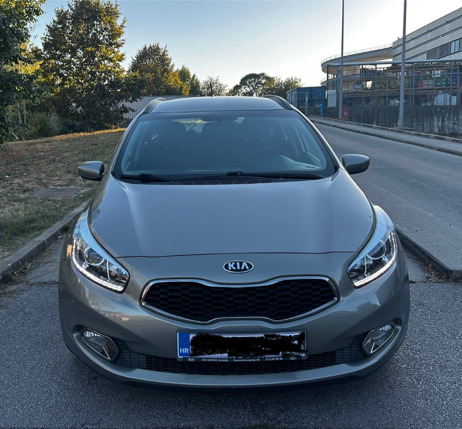 Kia Ceed Sportswagon 1,4 CRDI*Navi*Kamera*Servisna*Odlično stanje*, fotografija 2