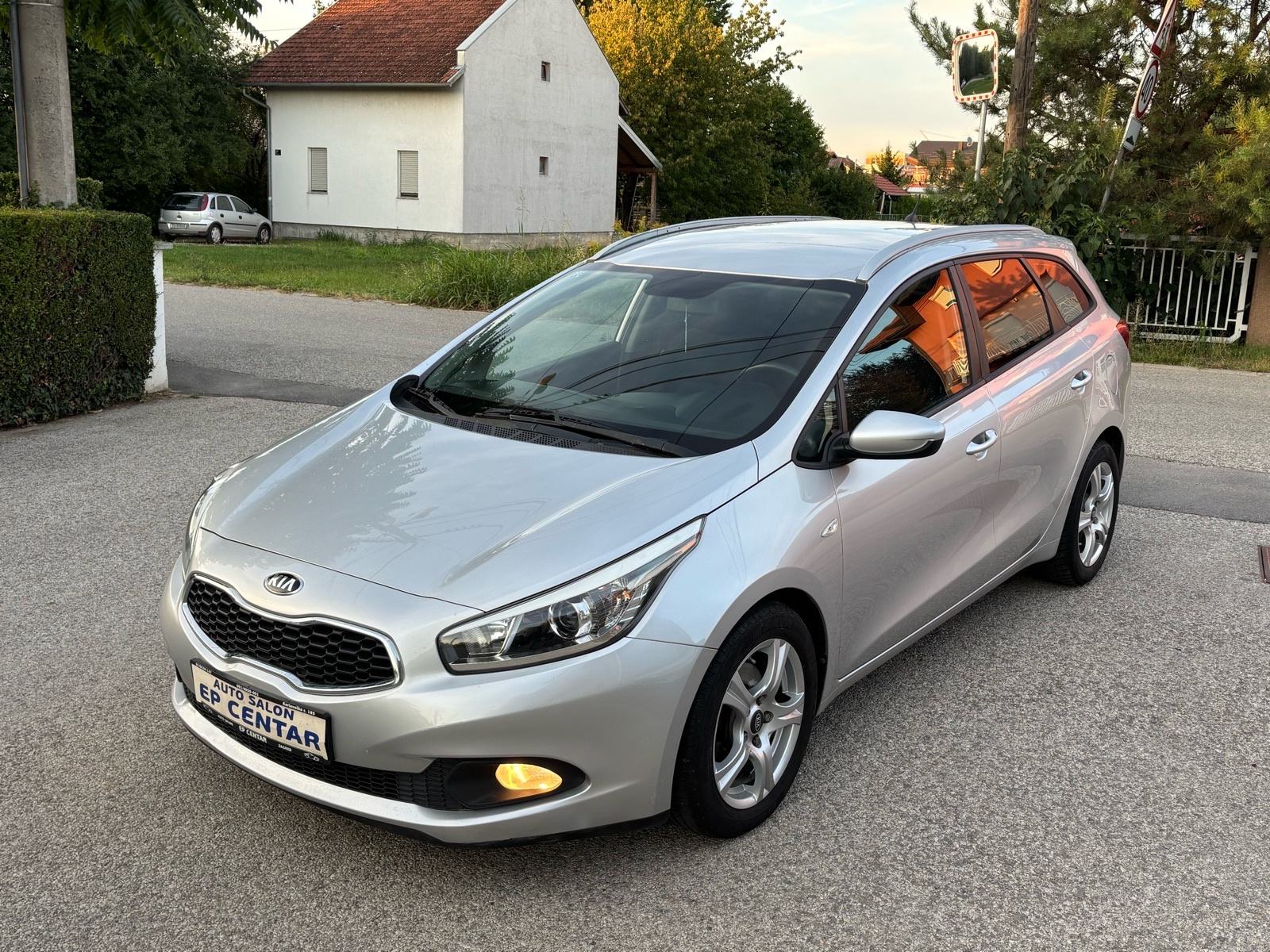 Kia Ceed Sportswagon 1.4 Crdi, Stanje 10/10, Održavana!, fotografija 4