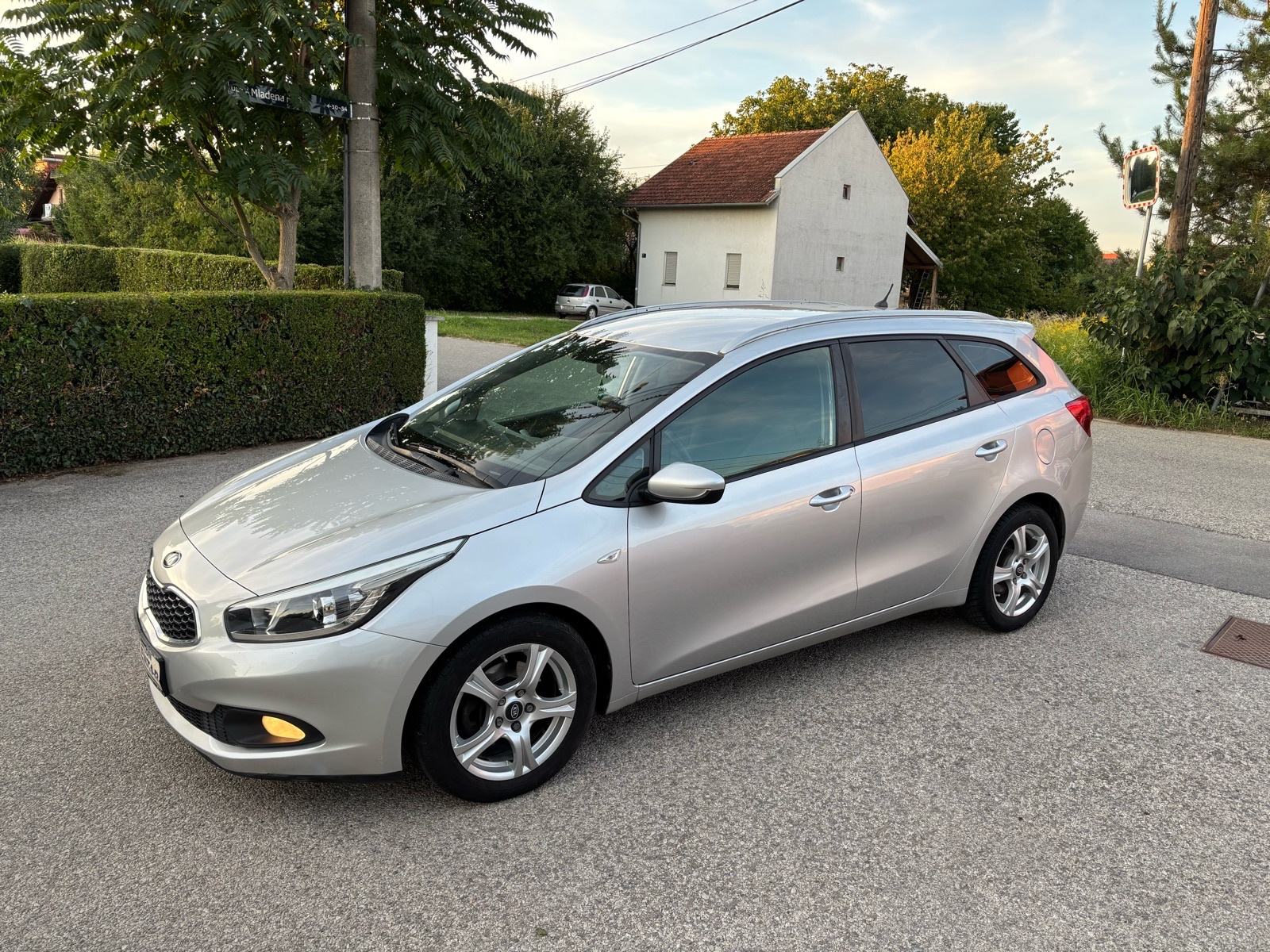 Kia Ceed Sportswagon 1.4 Crdi, Stanje 10/10, Održavana!, fotografija 6