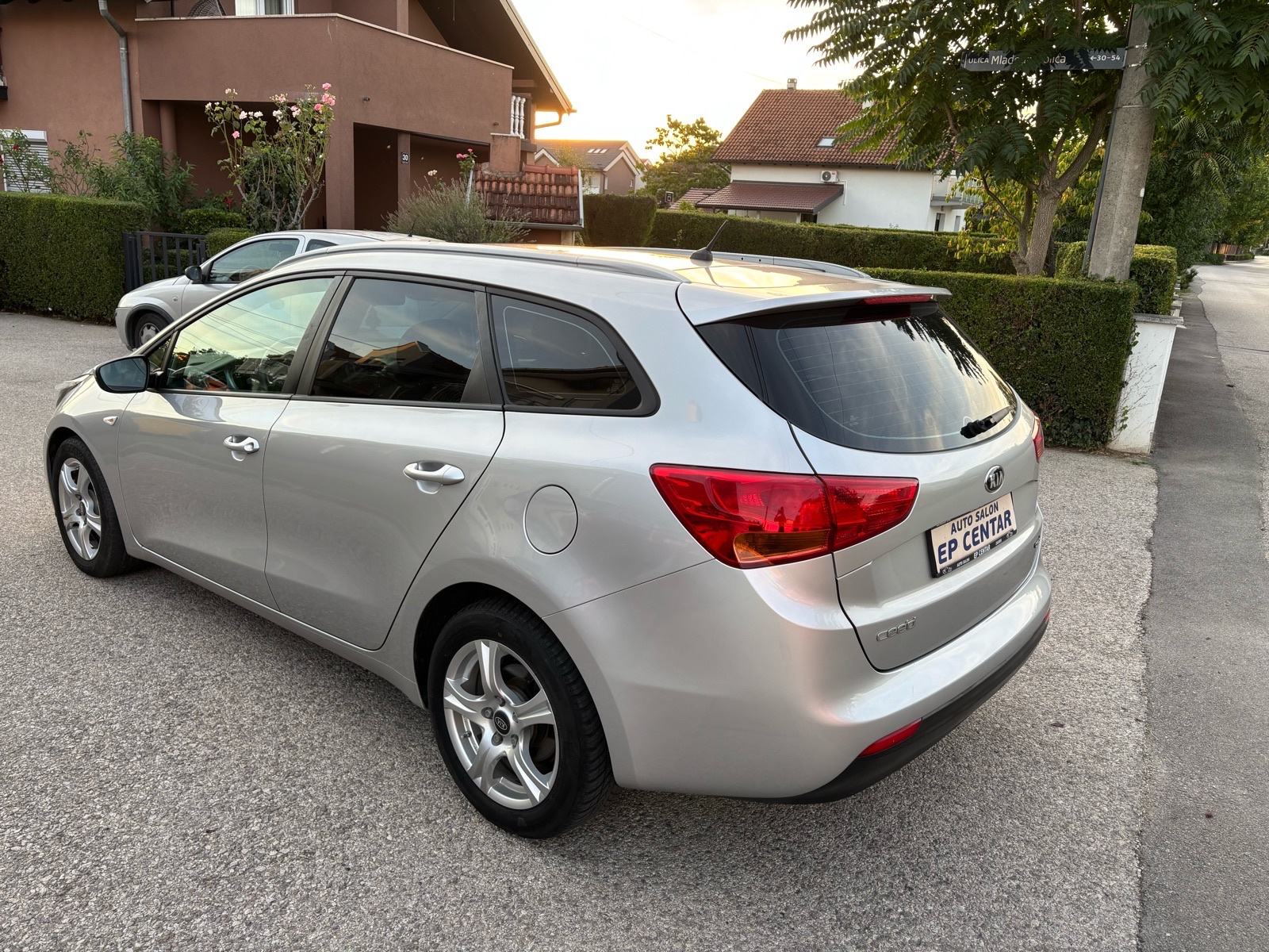Kia Ceed Sportswagon 1.4 Crdi, Stanje 10/10, Održavana!, fotografija 7