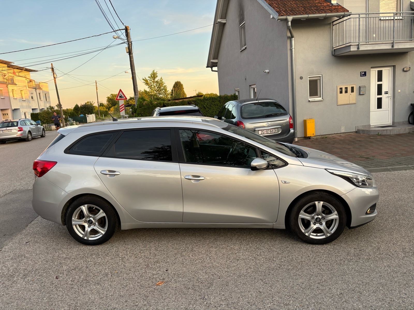 Kia Ceed Sportswagon 1.4 Crdi, Stanje 10/10, Održavana!, fotografija 12