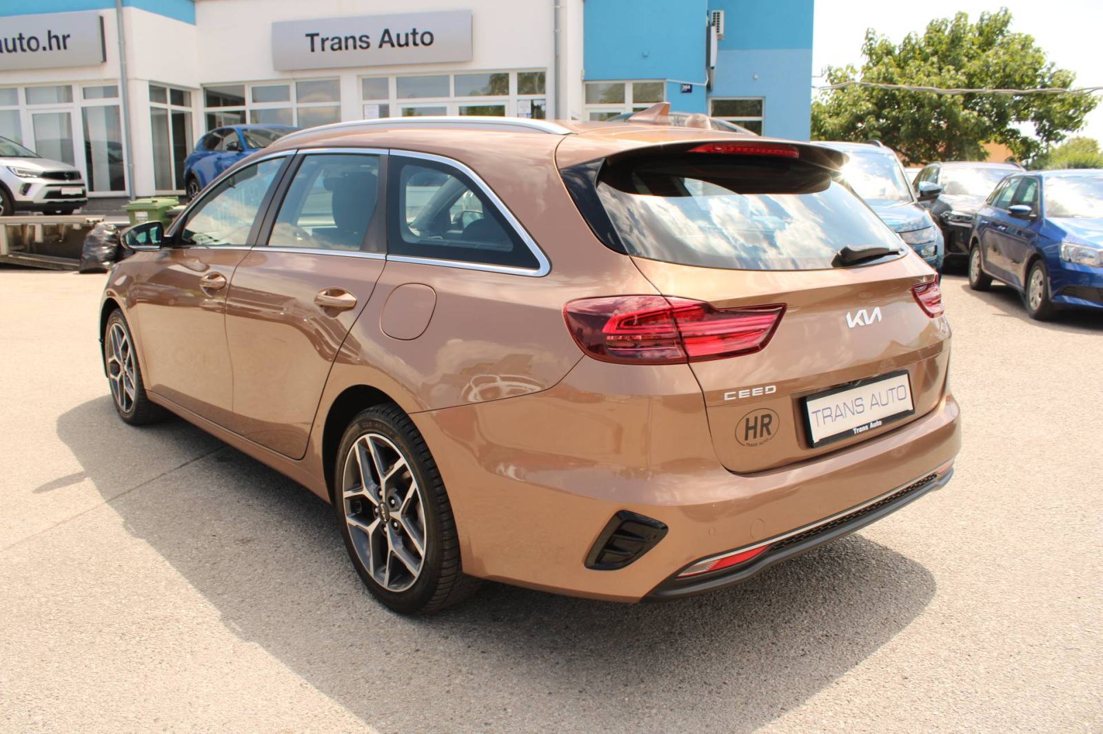 Kia Ceed Sportswagon 1.6 CRDi AUTOMATIK *NAVIGACIJA, KAMERA*, fotografija 8