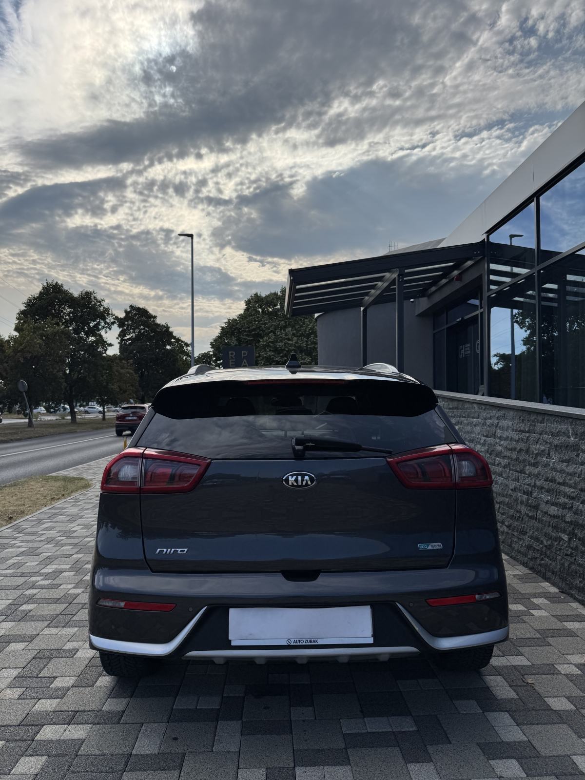 Kia Niro 1,6 - HYBRID - AUTOMATIK - FULL OPREMA - V SERVIS - PRILIKA !, fotografija 9