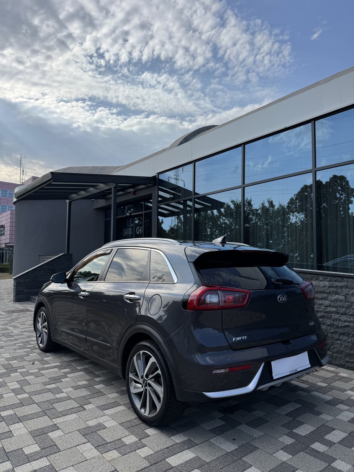 Kia Niro 1,6 - HYBRID - AUTOMATIK - FULL OPREMA - V SERVIS - PRILIKA !, fotografija 7