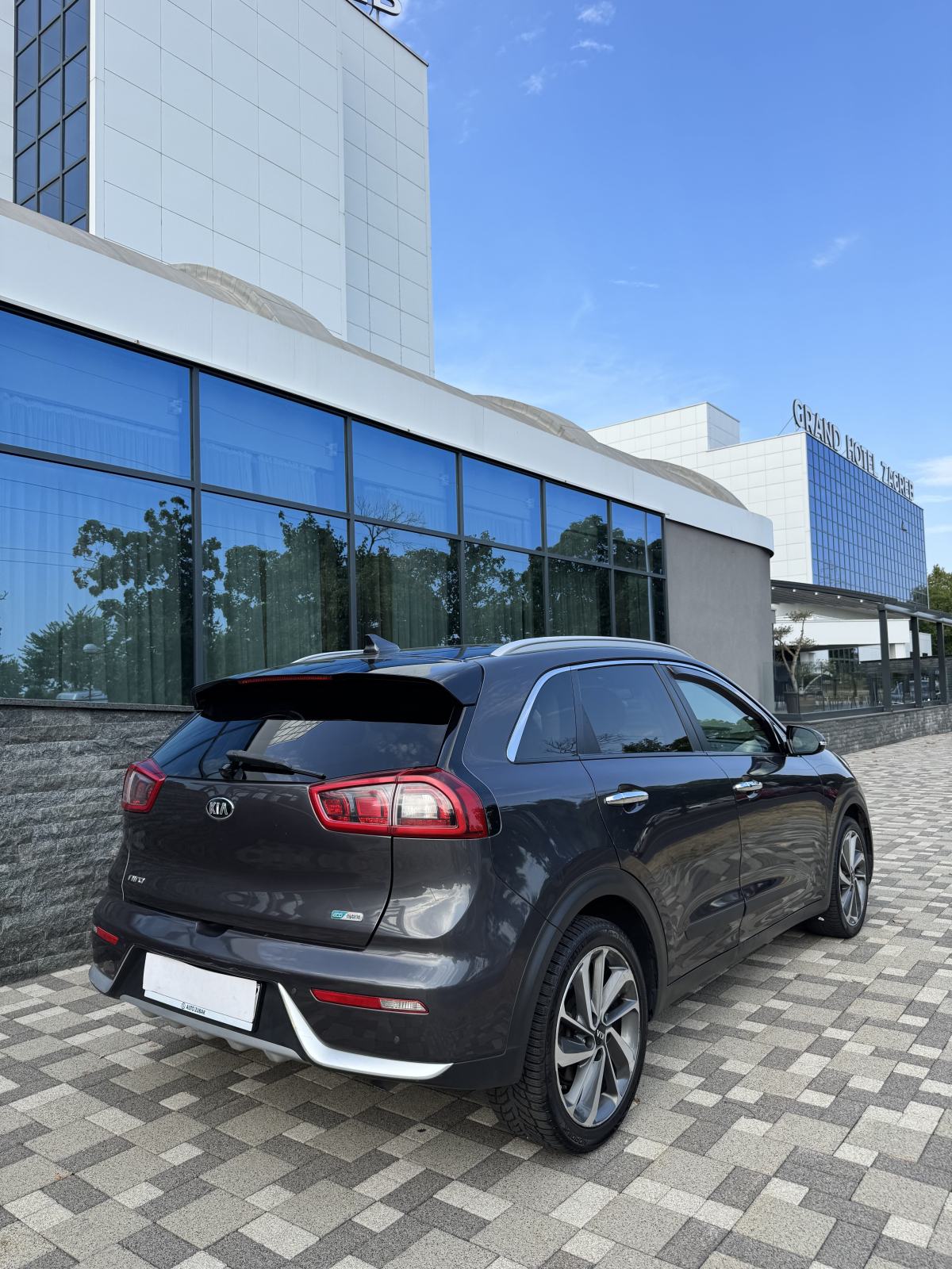 Kia Niro 1,6 - HYBRID - AUTOMATIK - FULL OPREMA - V SERVIS - PRILIKA !, fotografija 11