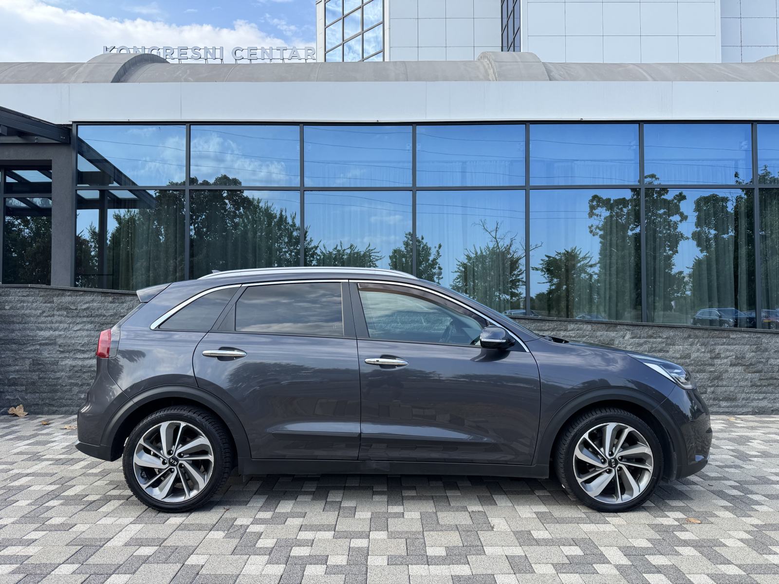 Kia Niro 1,6 - HYBRID - AUTOMATIK - FULL OPREMA - V SERVIS - PRILIKA !, fotografija 12