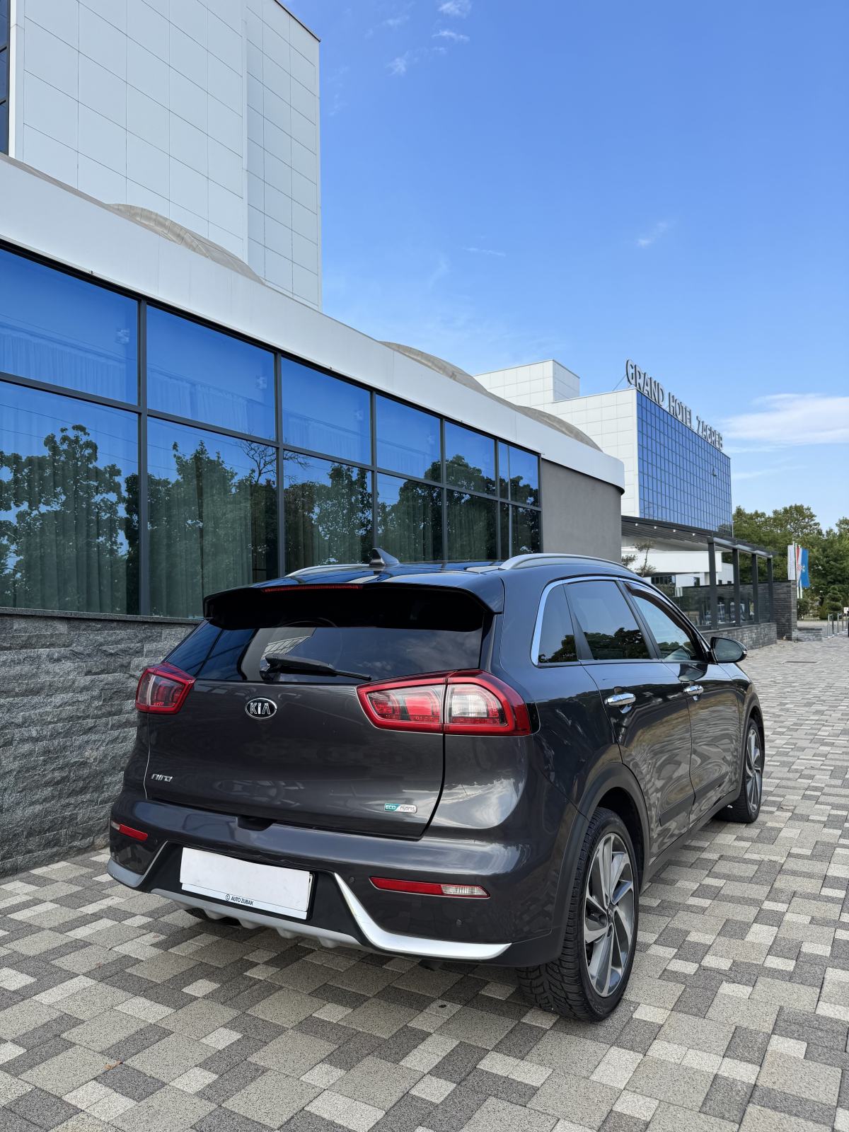 Kia Niro 1,6 - HYBRID - AUTOMATIK - FULL OPREMA - V SERVIS - PRILIKA !, fotografija 10