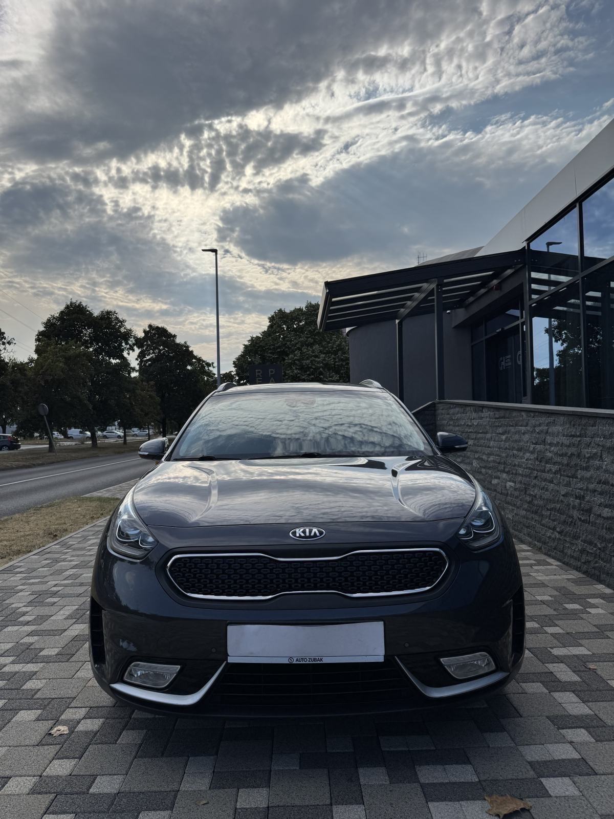 Kia Niro 1,6 - HYBRID - AUTOMATIK - FULL OPREMA - V SERVIS - PRILIKA !, fotografija 2