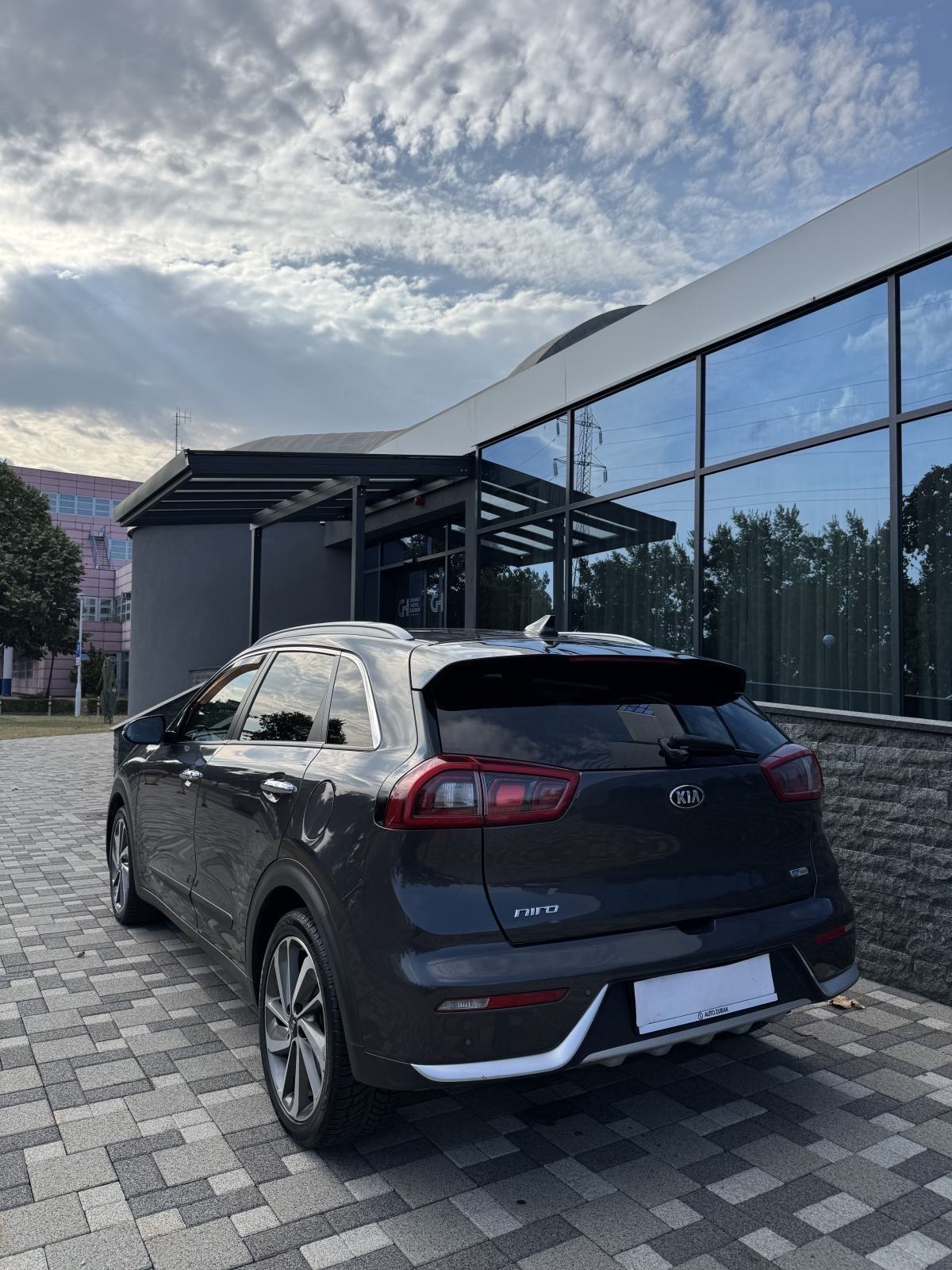 Kia Niro 1,6 - HYBRID - AUTOMATIK - FULL OPREMA - V SERVIS - PRILIKA !, fotografija 6