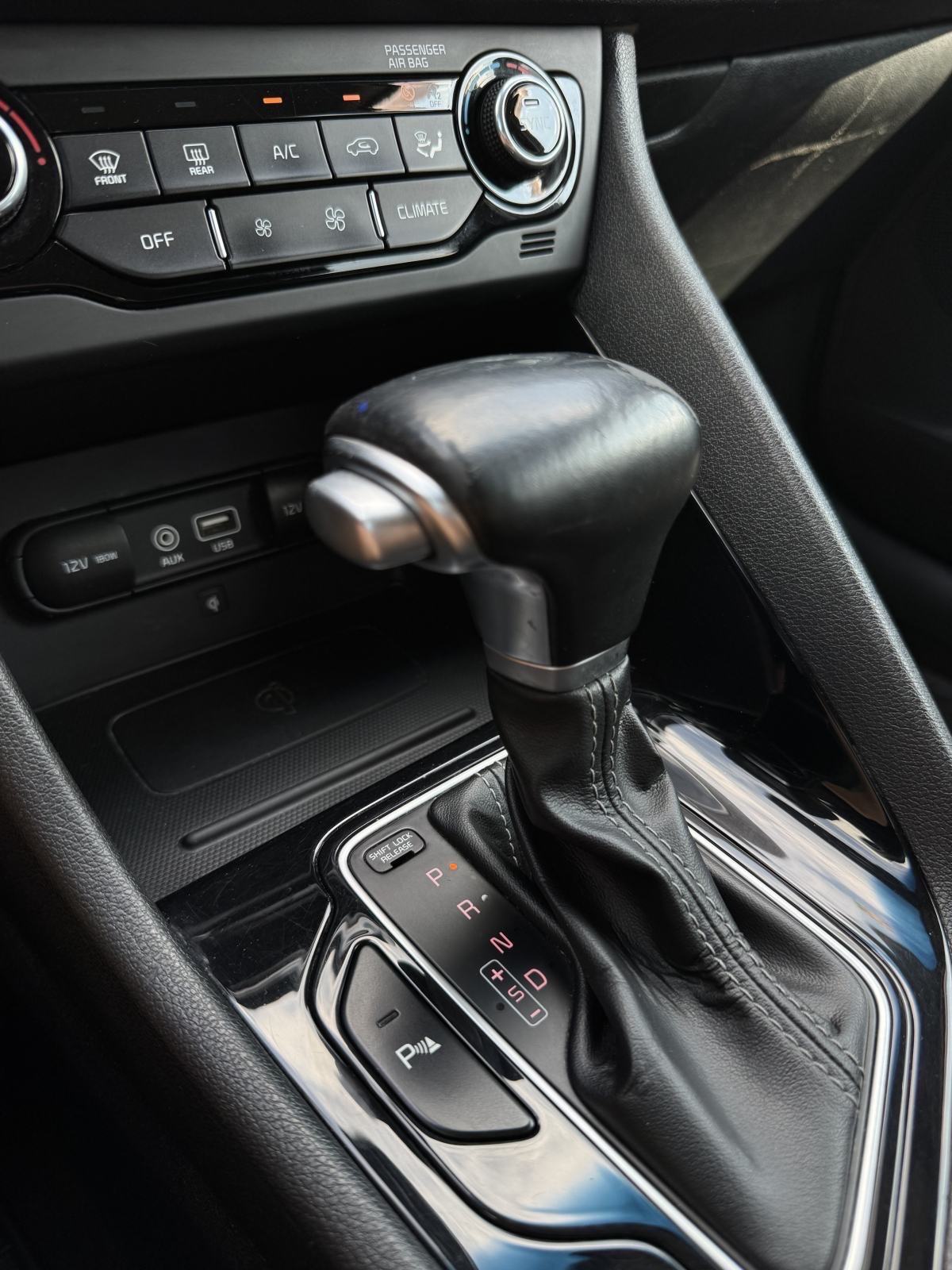 Kia Niro 1,6 - HYBRID - AUTOMATIK - FULL OPREMA - V SERVIS - PRILIKA !, fotografija 19