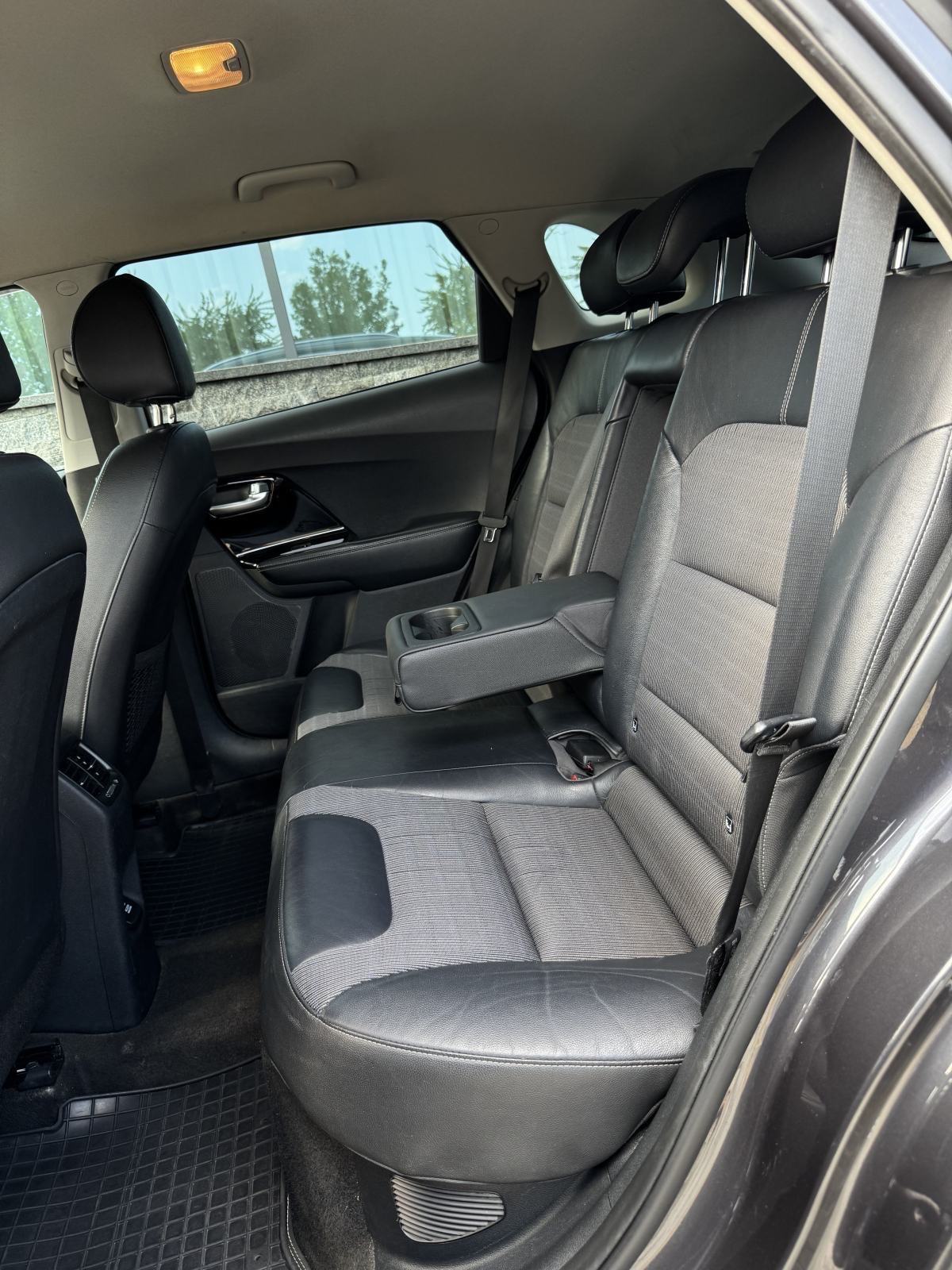 Kia Niro 1,6 - HYBRID - AUTOMATIK - FULL OPREMA - V SERVIS - PRILIKA !, fotografija 20