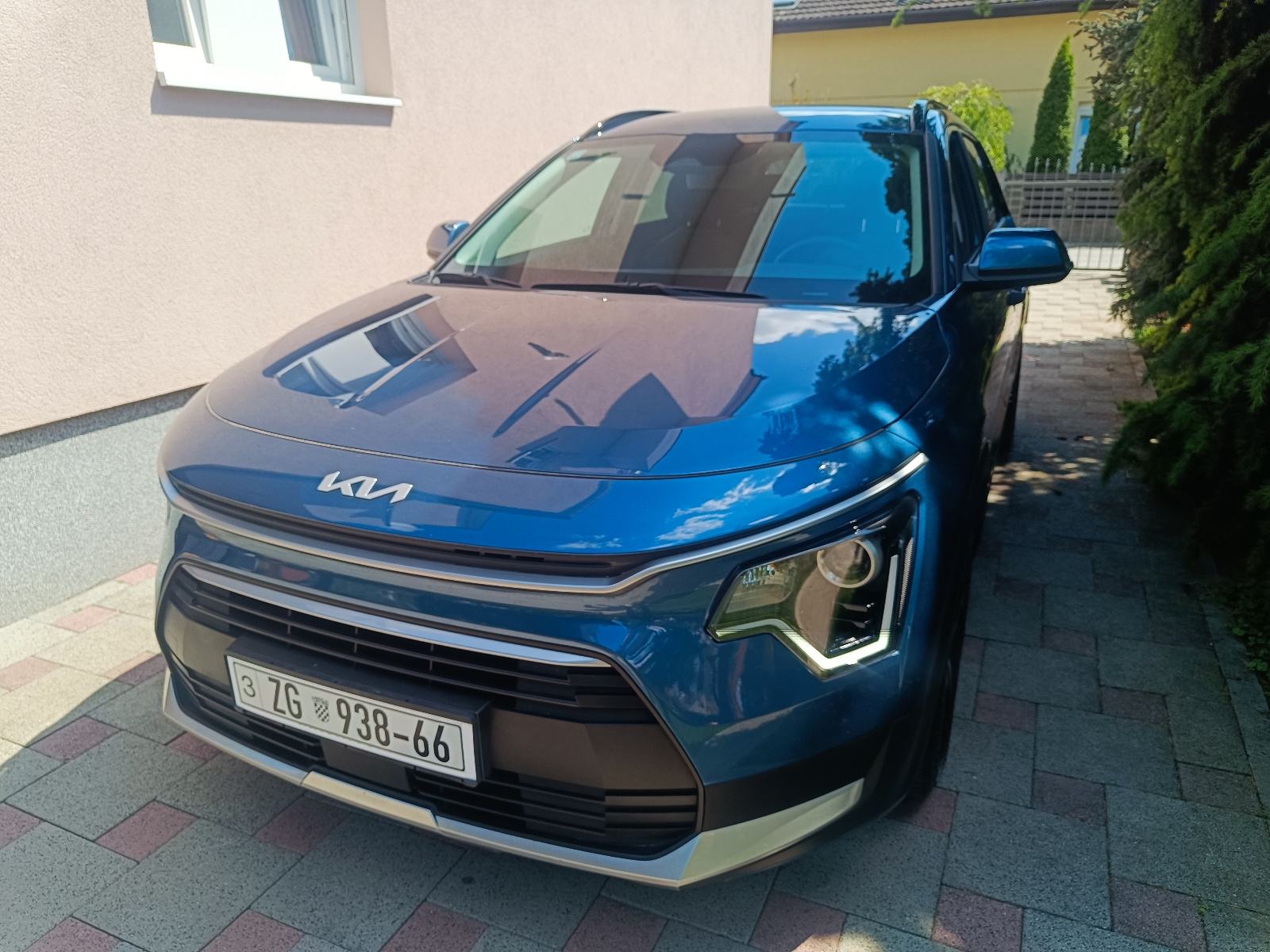 Kia Niro 1.6 GDi automatik HYBRID, 2023 god.