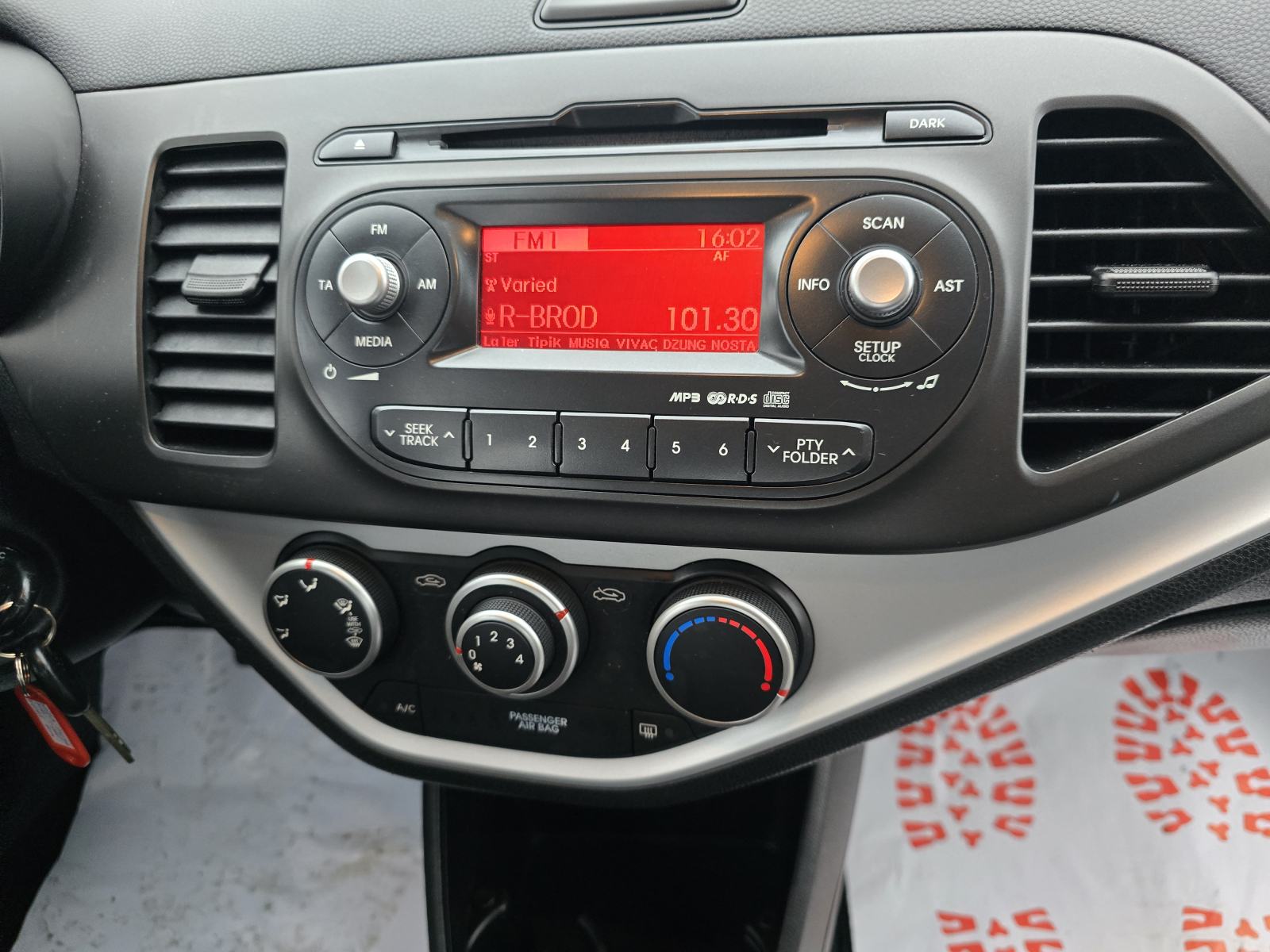 Kia Picanto 1,0 EX-2014god.mod-KLIMA-143tkm,1.vlasnica,media,KARTICE, fotografija 13