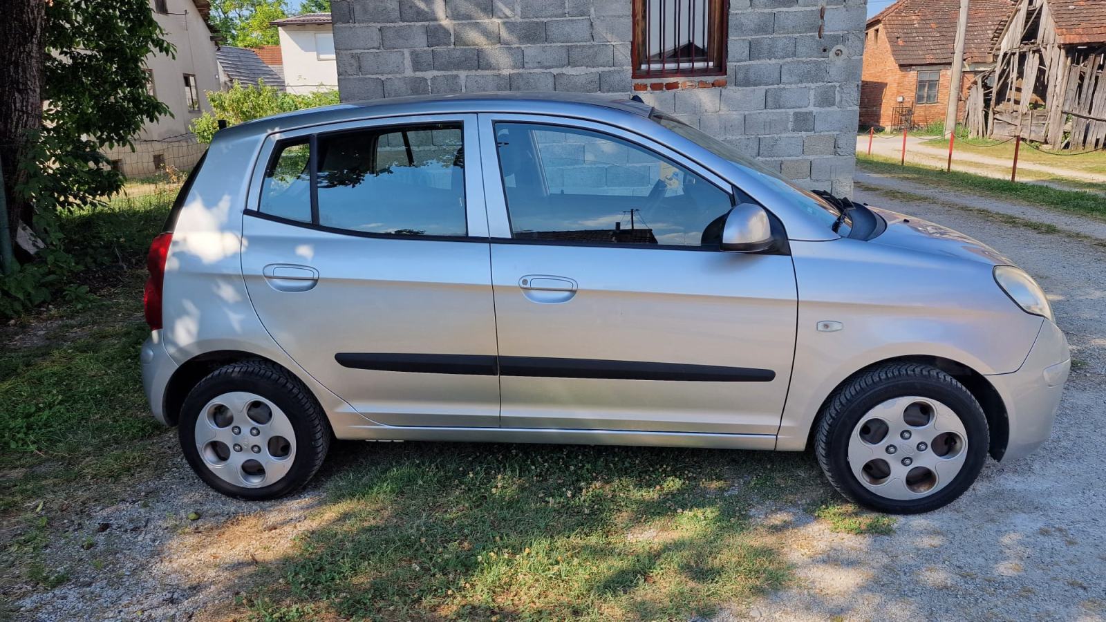 Kia Picanto 1.1 PUN TANK GORIVA I POMOĆ NA CESTI 1 GOD 56.000 KM, fotografija 3
